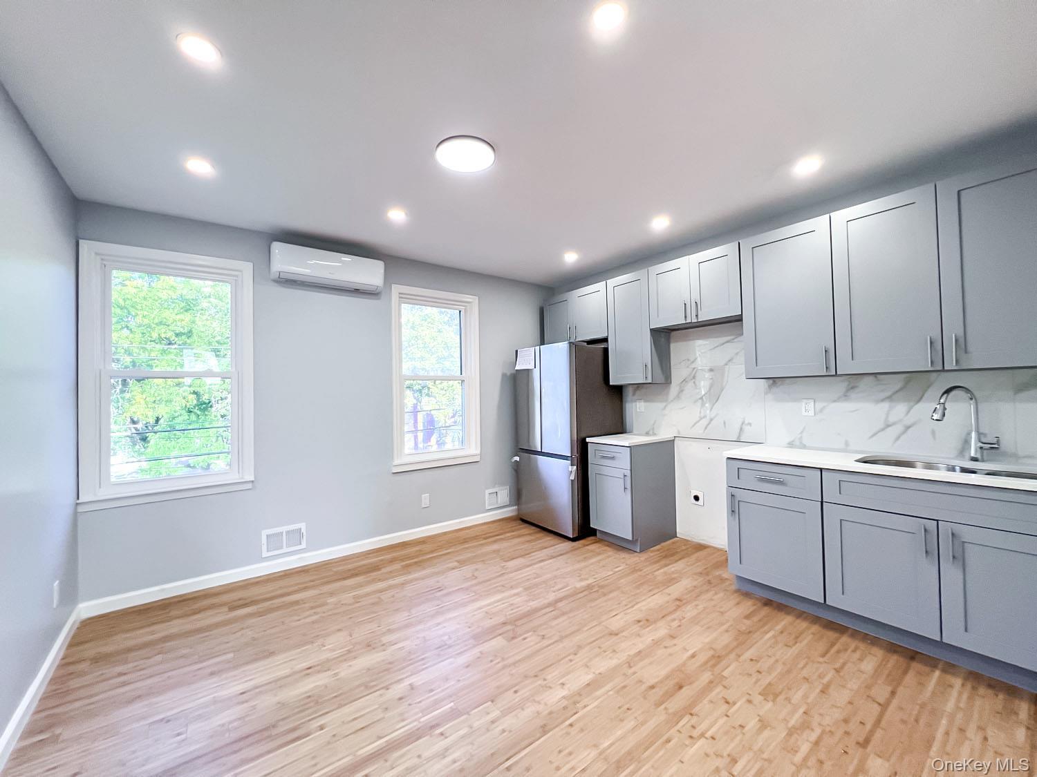 Single Family Warren  Staten Island, NY 10304, MLS-963730-2