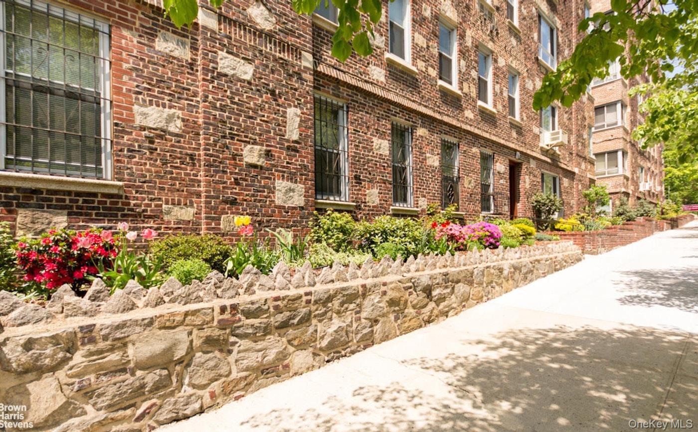 Coop Post Bronx, NY 10471, MLS-963750-2