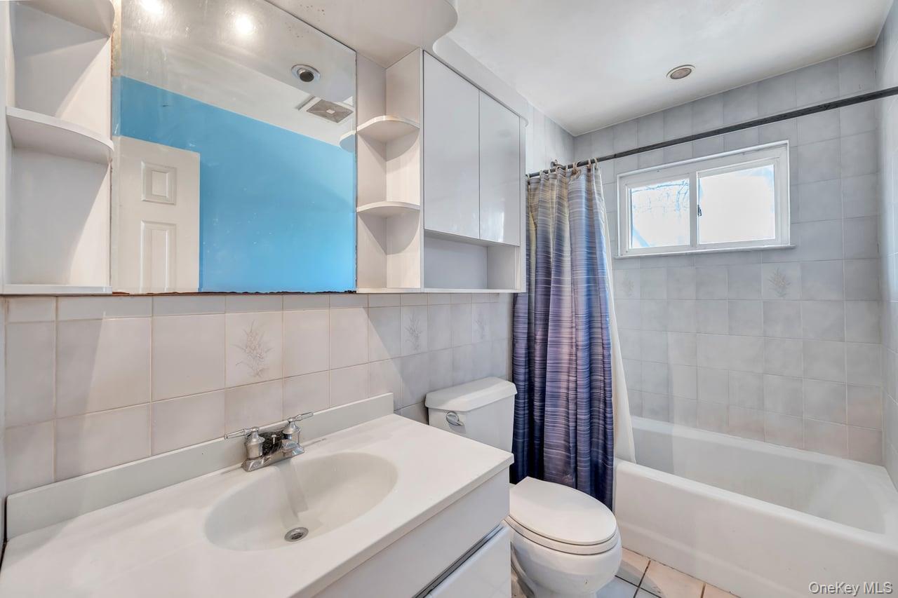 Single Family Locust  Suffolk County, NY 11716, MLS-963794-27