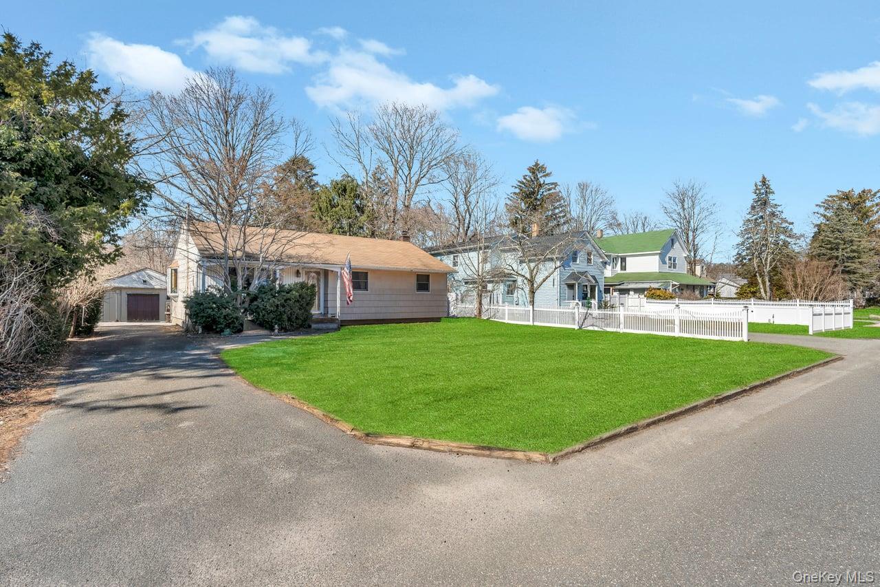 Single Family Locust  Suffolk County, NY 11716, MLS-963794-3