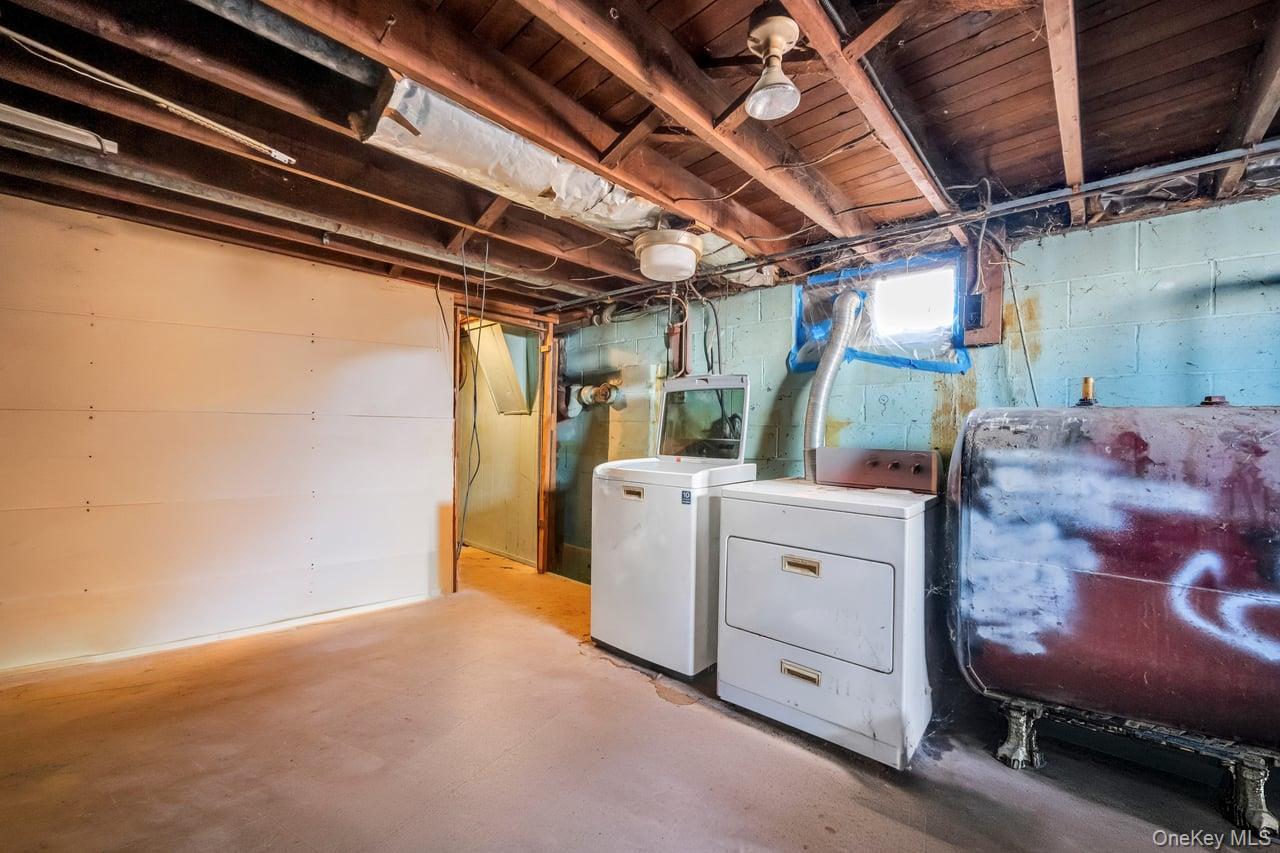 Single Family Locust  Suffolk County, NY 11716, MLS-963794-33