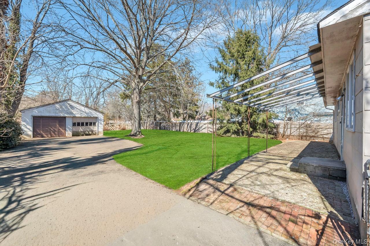 Single Family Locust  Suffolk County, NY 11716, MLS-963794-4