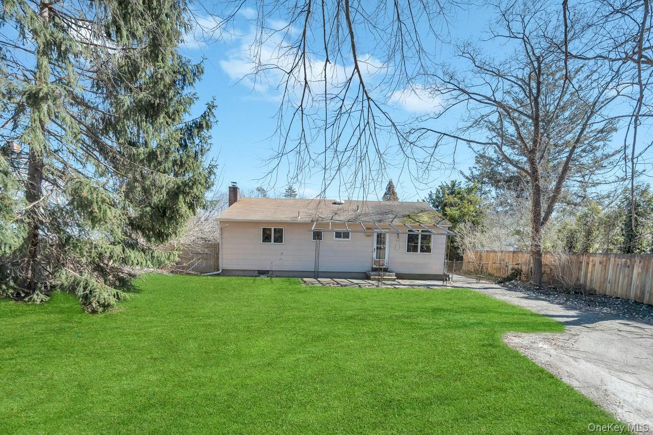 Single Family Locust  Suffolk County, NY 11716, MLS-963794-7