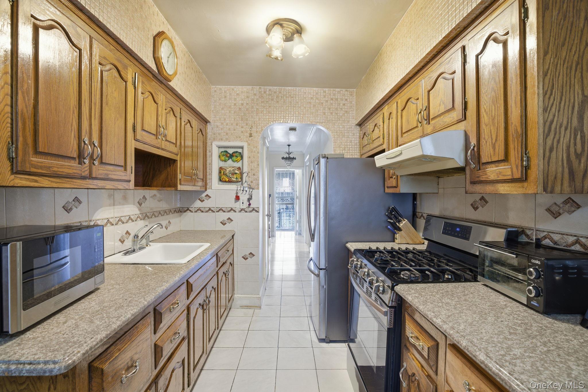 Single Family Bronxwood  Bronx, NY 10469, MLS-963811-13