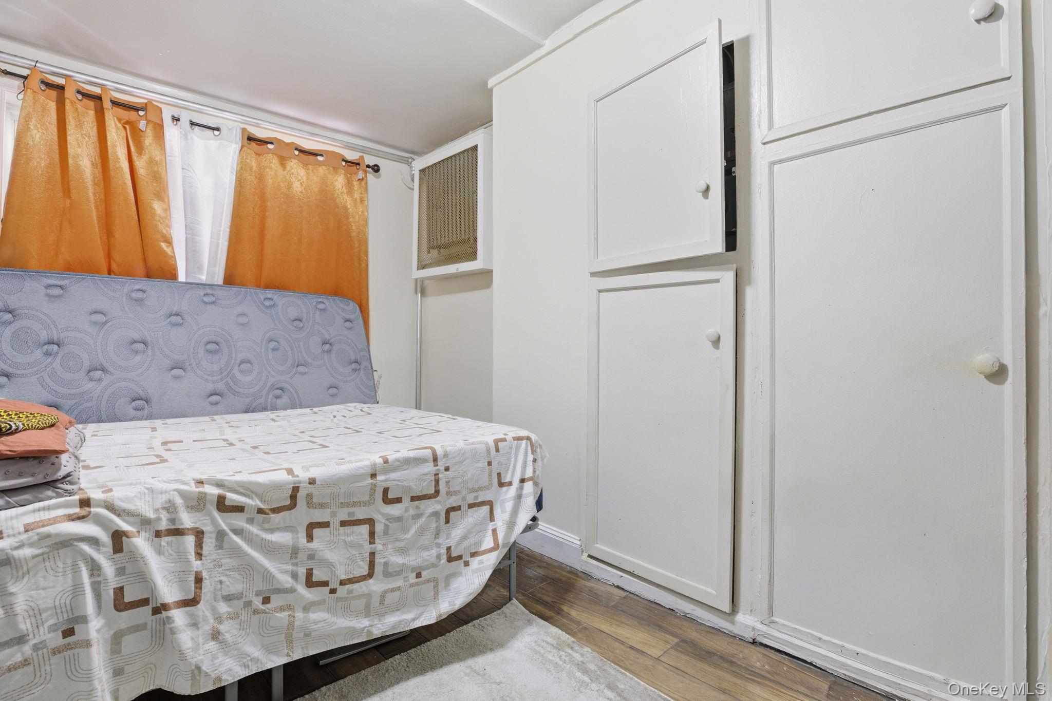 Single Family Bronxwood  Bronx, NY 10469, MLS-963811-17