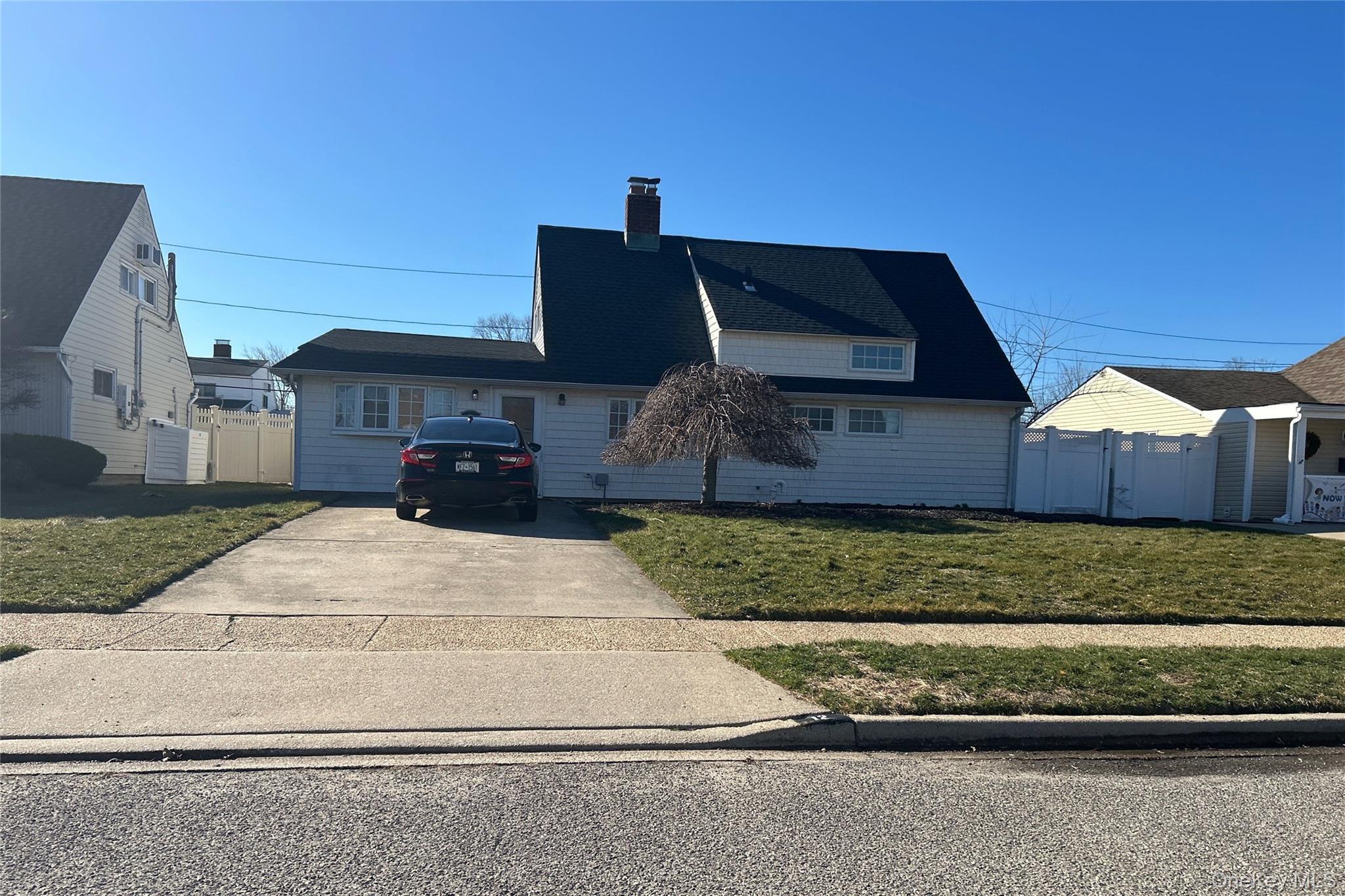 Single Family Wisteria  Nassau County, NY 11793, MLS-963826-2