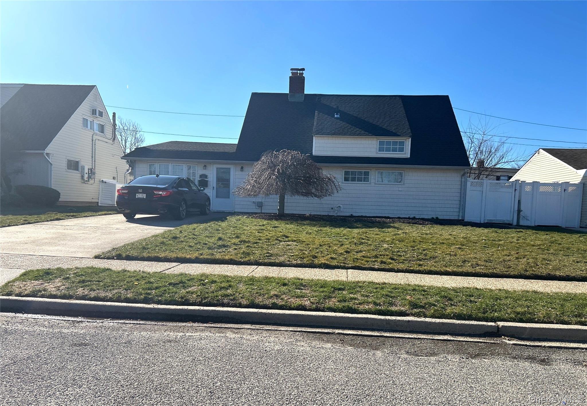 Single Family Wisteria  Nassau County, NY 11793, MLS-963826-3