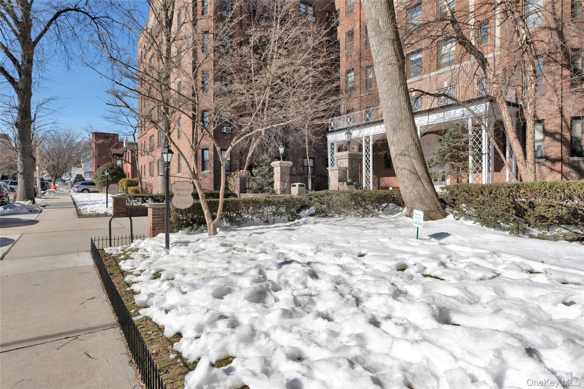 Coop Beverly  Queens, NY 11415, MLS-963865-32