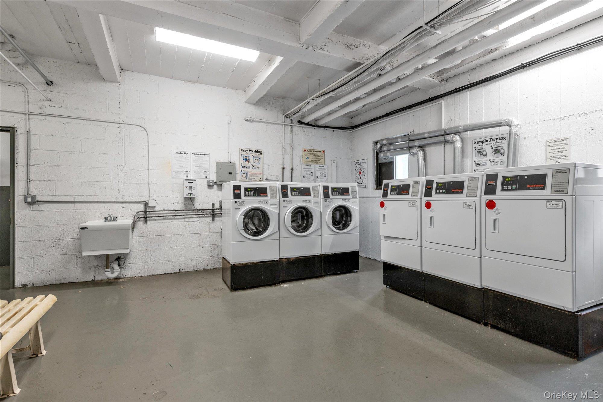 Coop Townhouse Nassau County, NY 11021, MLS-963881-16