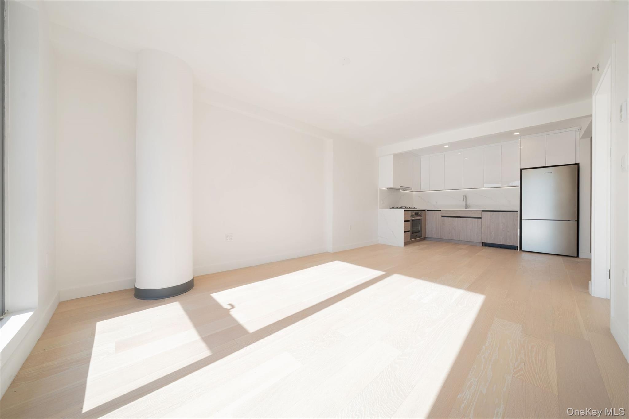 Condo Northern Blvd  Queens, NY 11354, MLS-963882-16