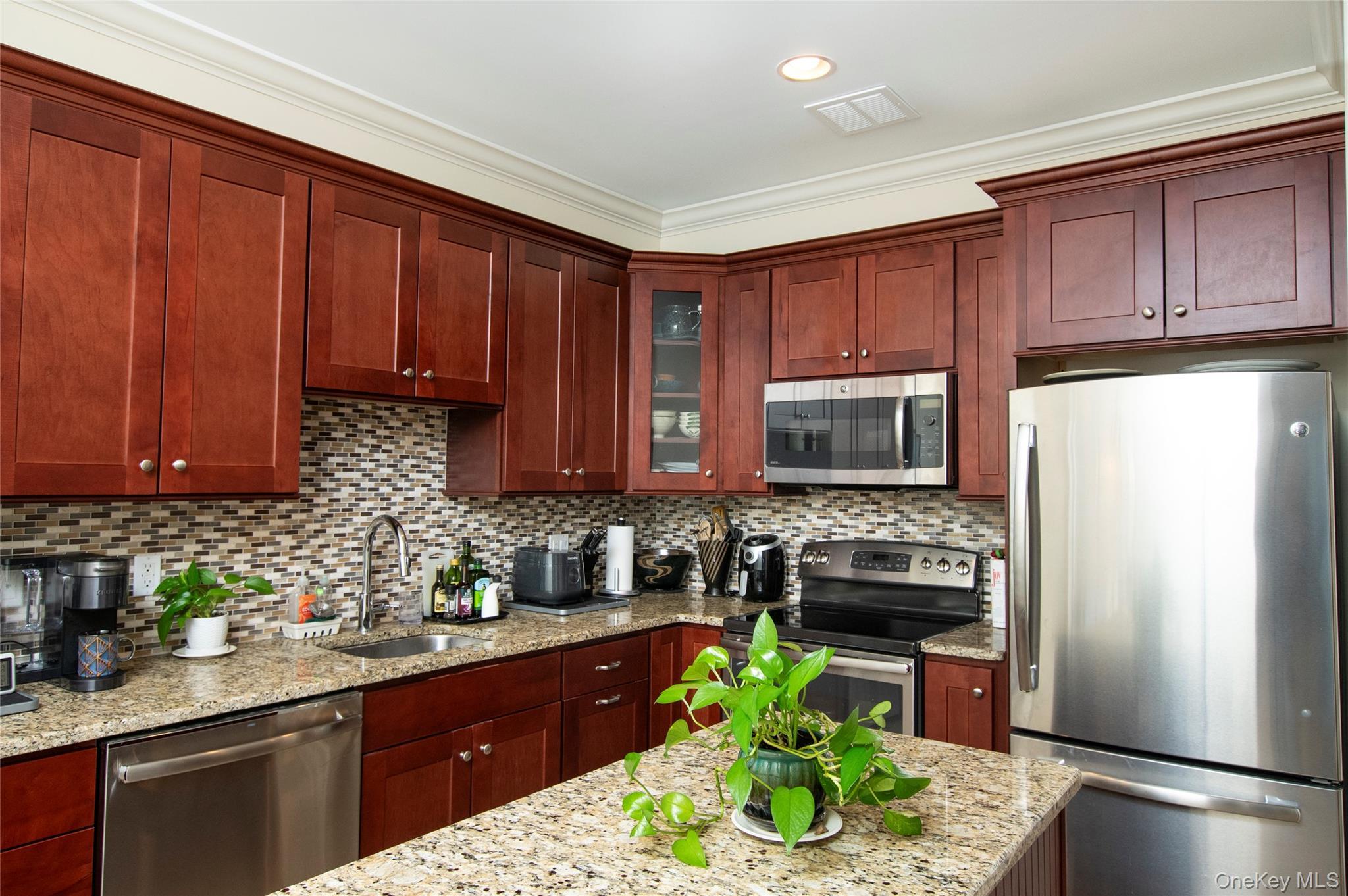 Condo Gardenia  Dutchess County, NY 12572, MLS-963941-10