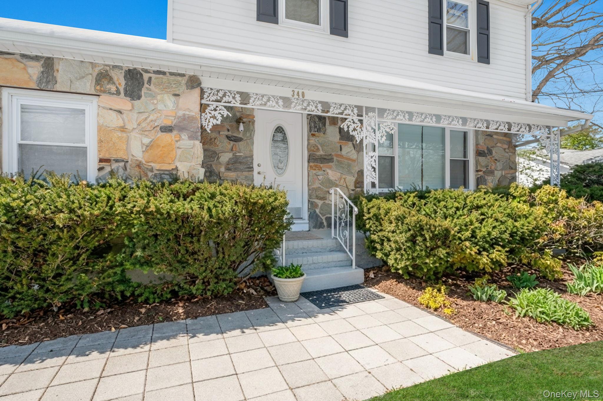 Single Family Westchester  Suffolk County, NY 11704, MLS-963964-2