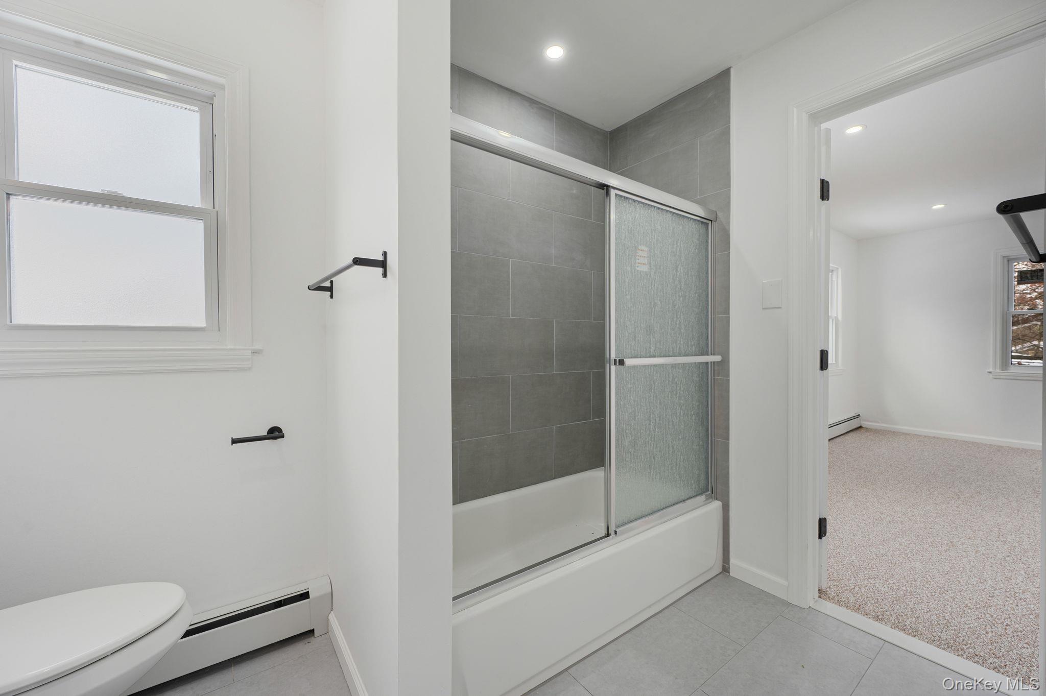 Single Family Westchester  Suffolk County, NY 11704, MLS-963964-28