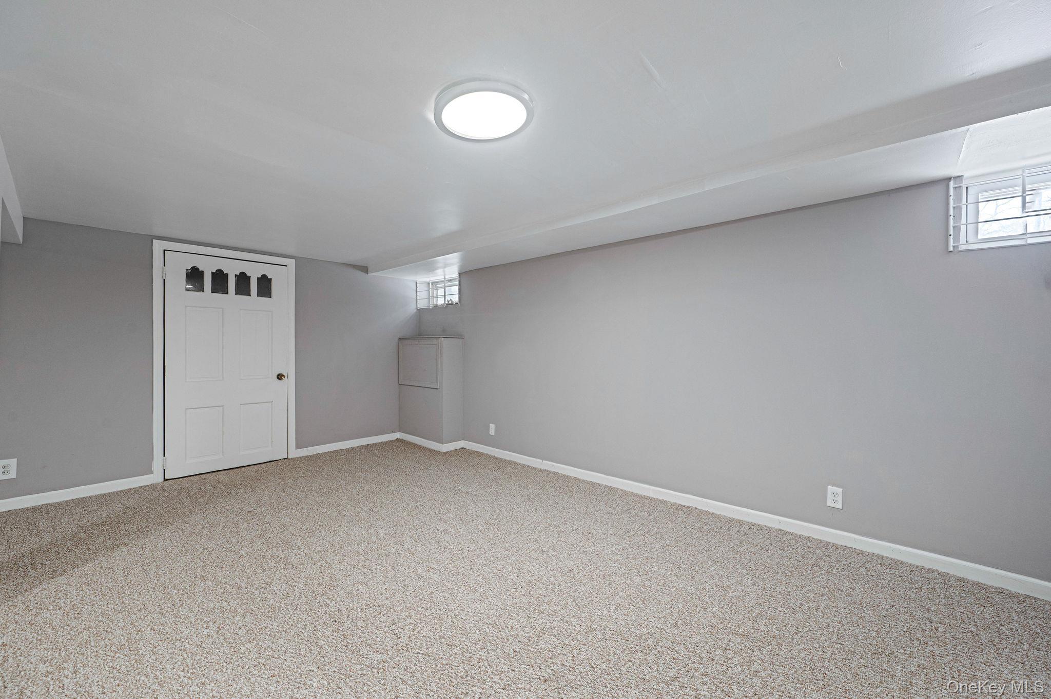 Single Family Westchester  Suffolk County, NY 11704, MLS-963964-35