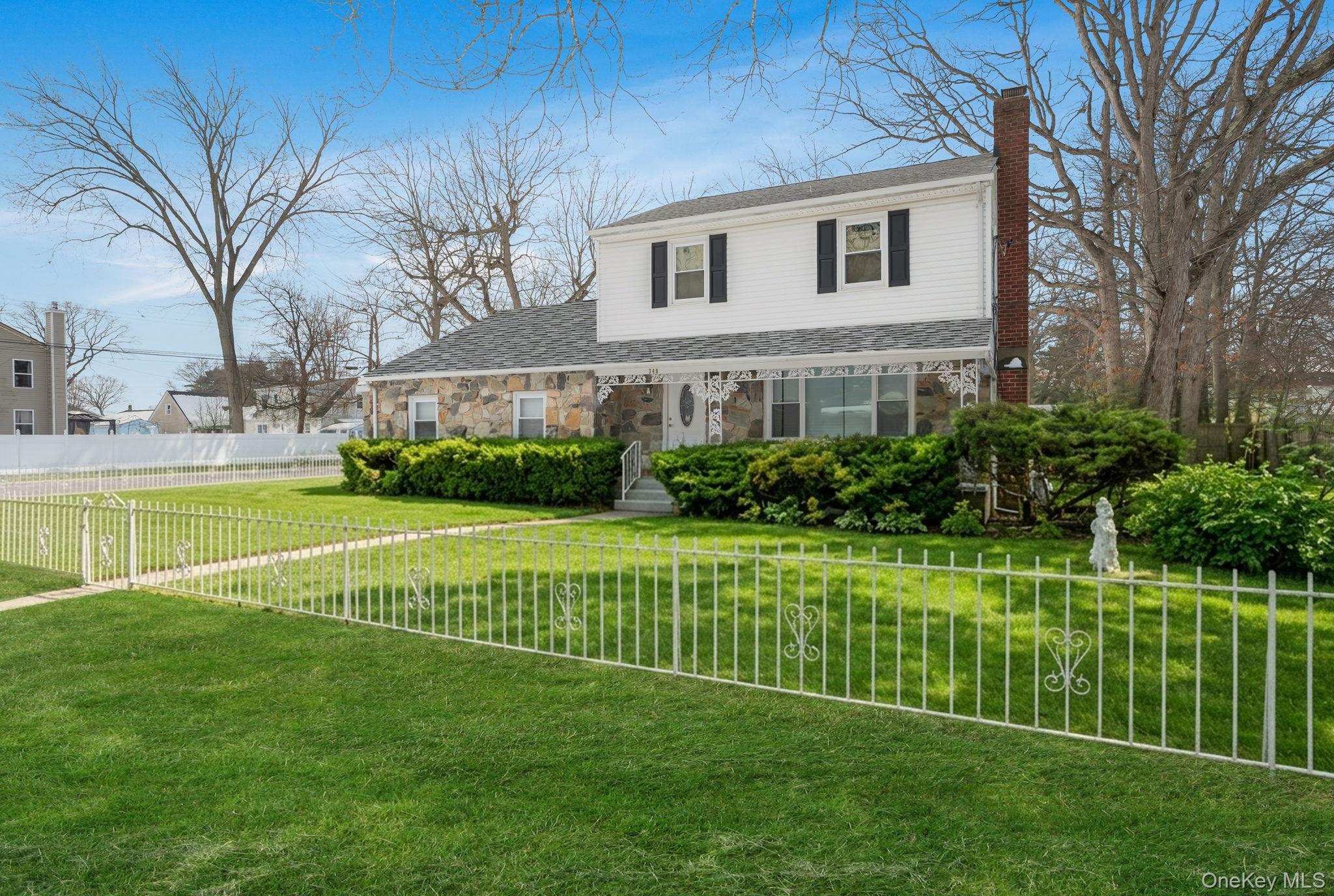 Single Family Westchester  Suffolk County, NY 11704, MLS-963964-37