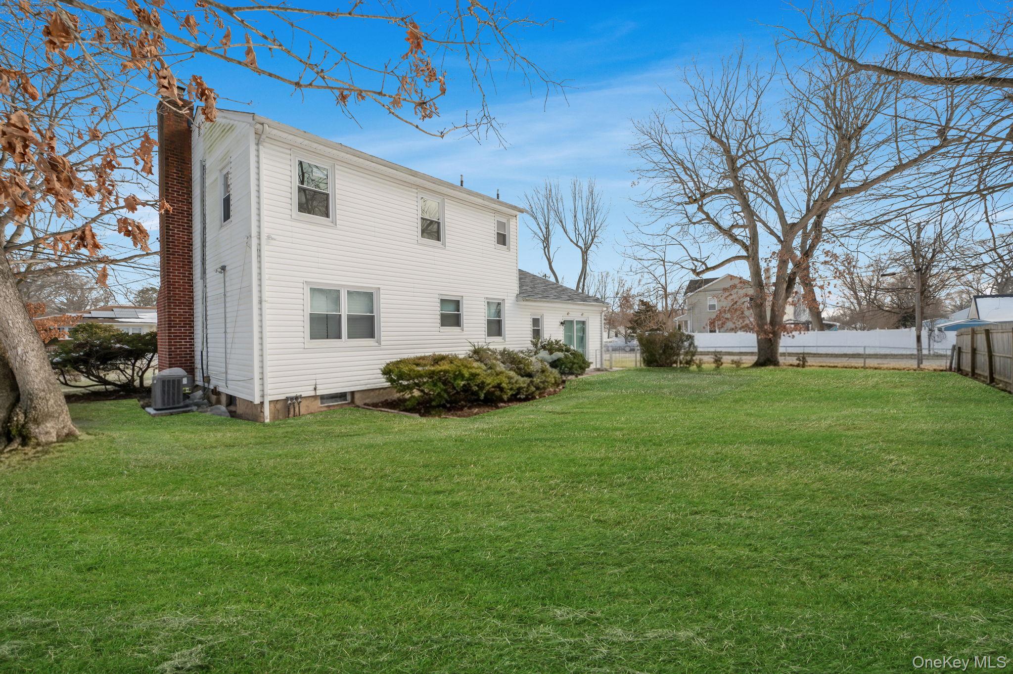 Single Family Westchester  Suffolk County, NY 11704, MLS-963964-39