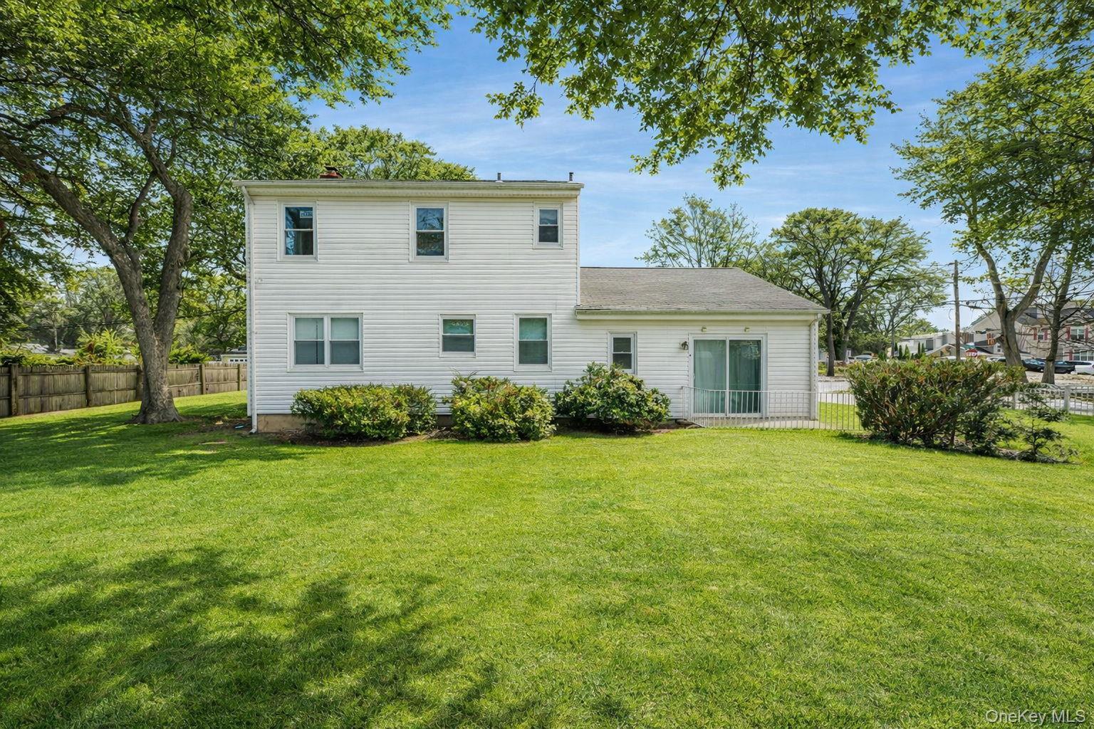 Single Family Westchester  Suffolk County, NY 11704, MLS-963964-40
