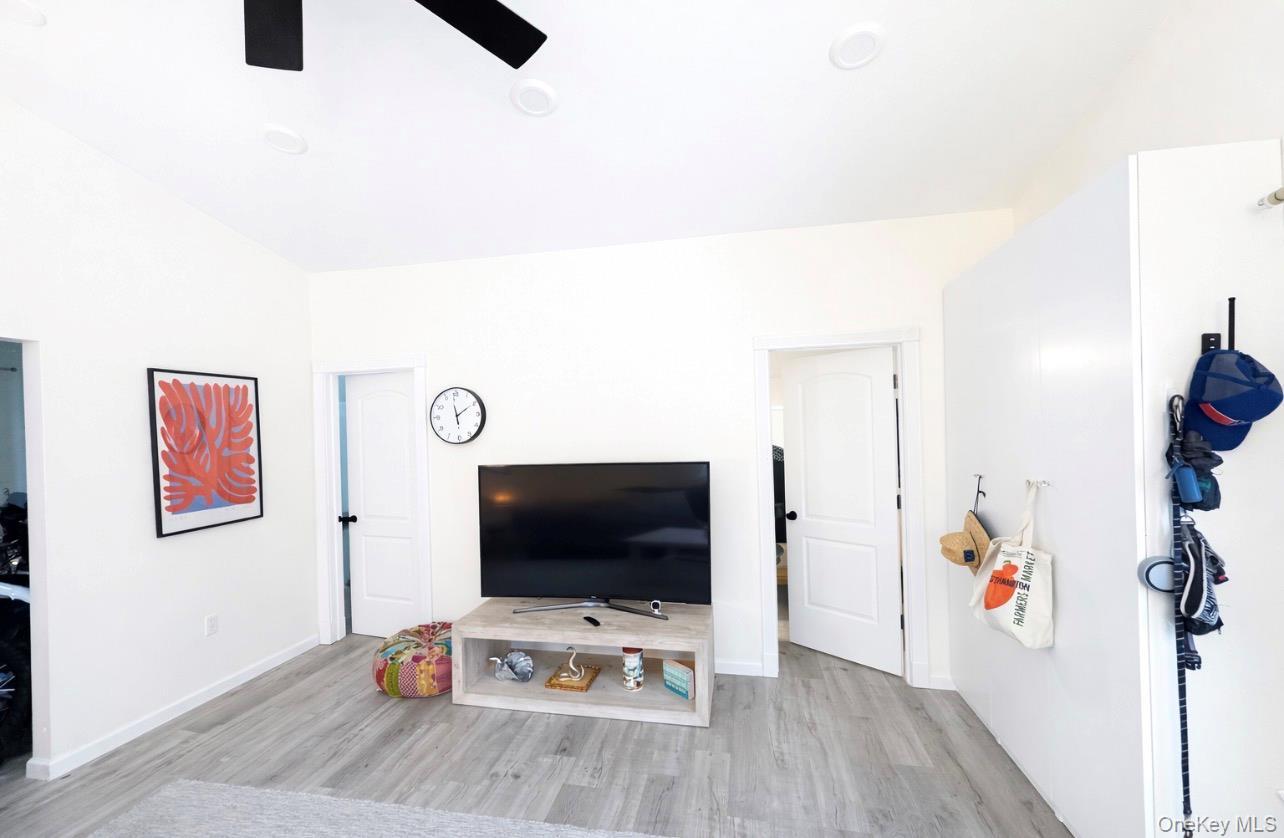 Single Family Anchor  Suffolk County, NY 11933, MLS-963965-9