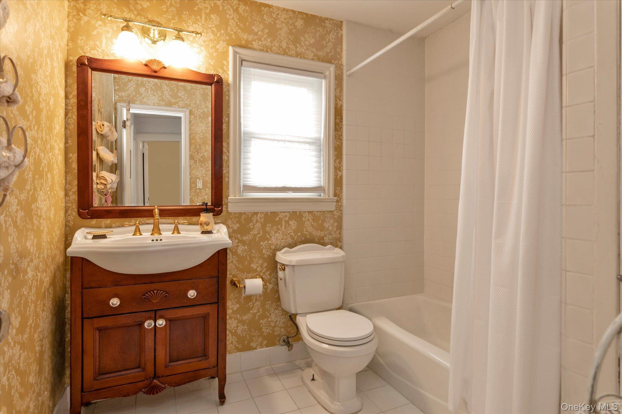 Single Family Everett  Nassau County, NY 11563, MLS-963977-10