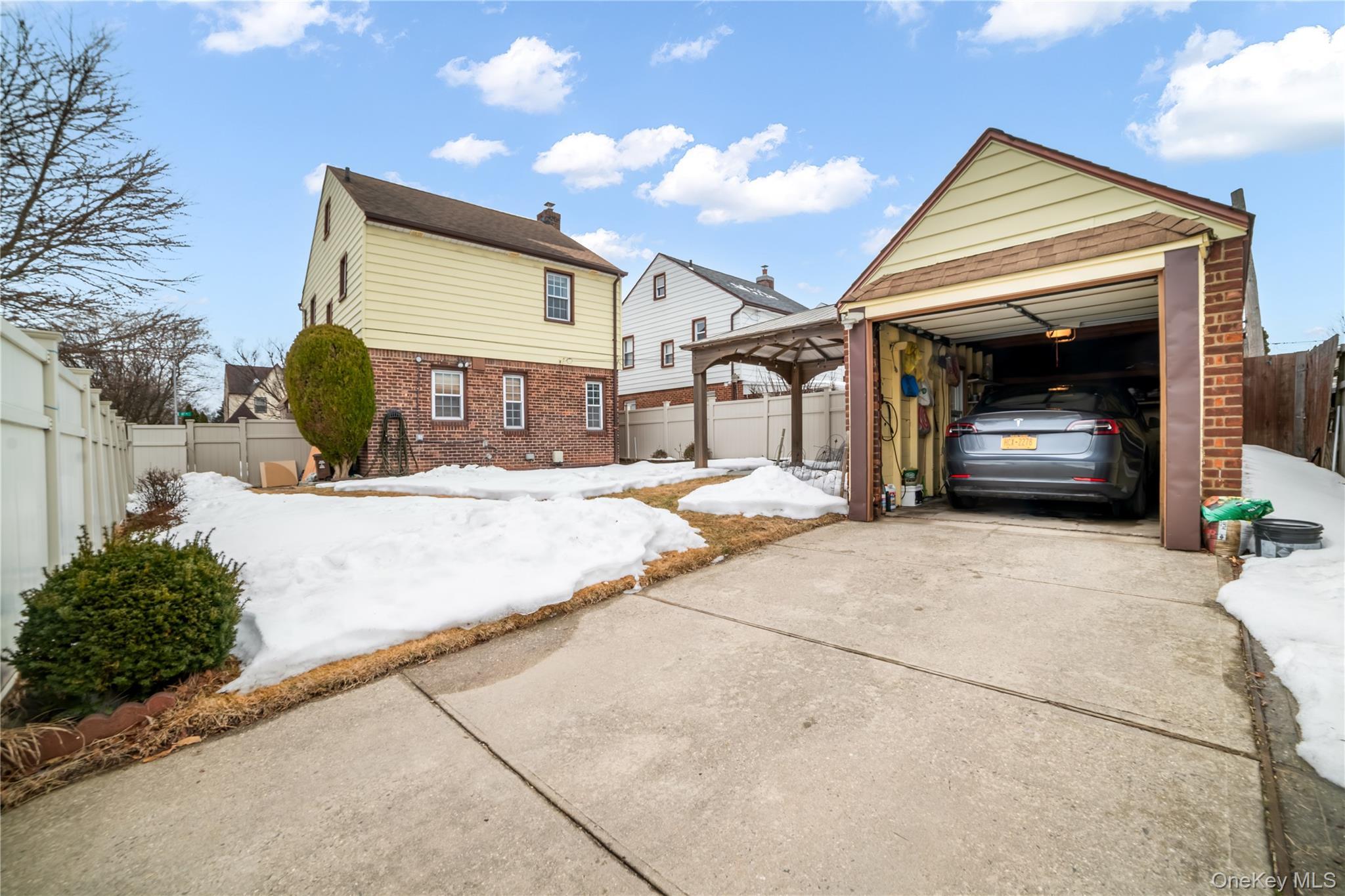 Single Family 87th  Queens, NY 11426, MLS-964011-25