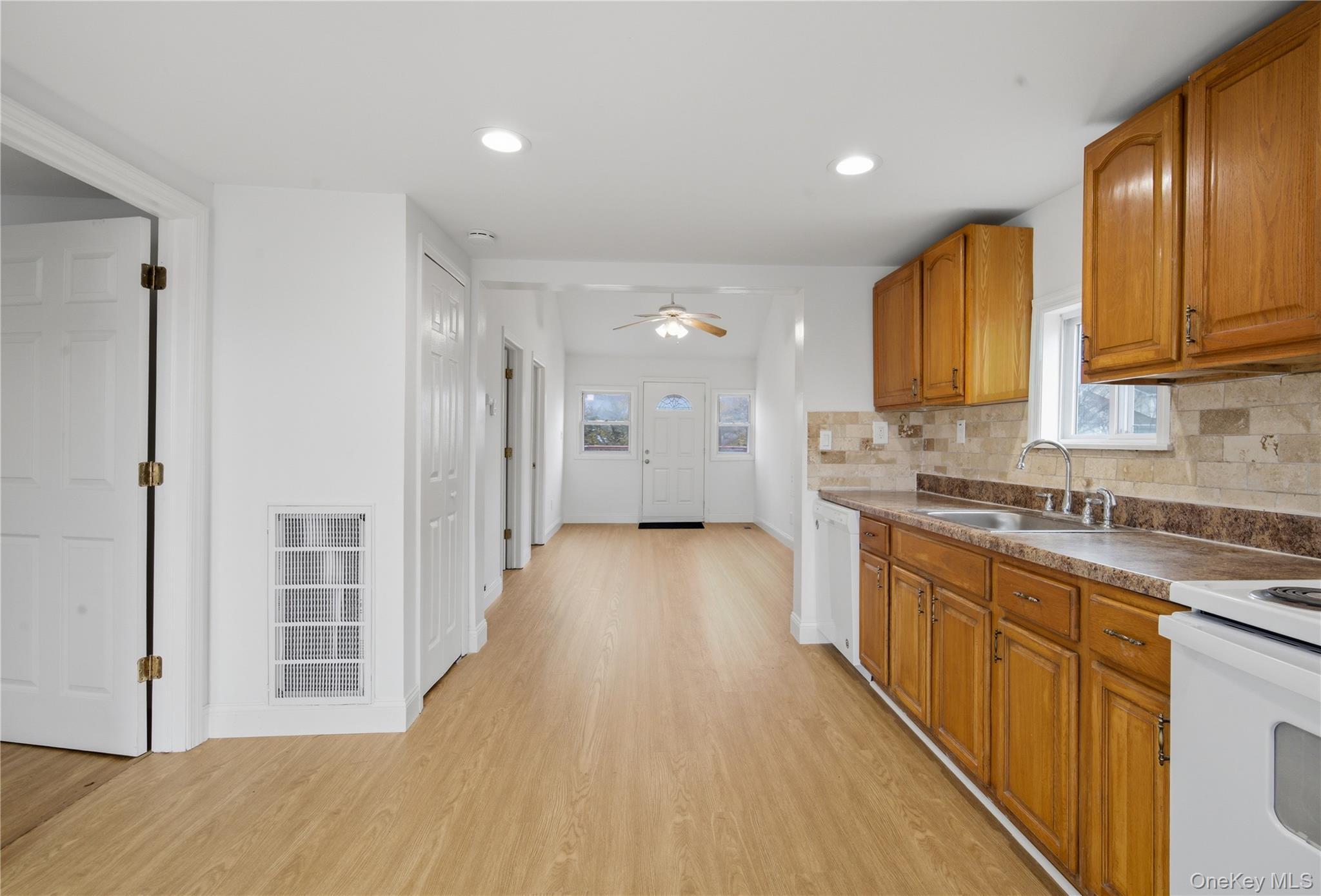 Single Family Edgewater  Suffolk County, NY 11951, MLS-964014-2