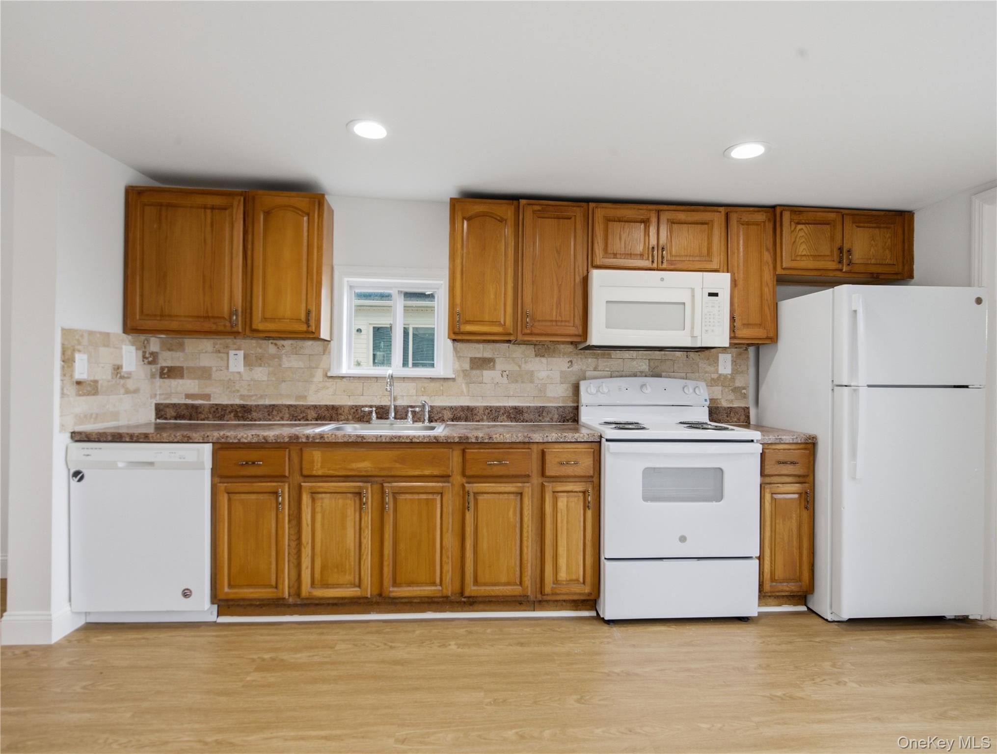 Single Family Edgewater  Suffolk County, NY 11951, MLS-964014-7