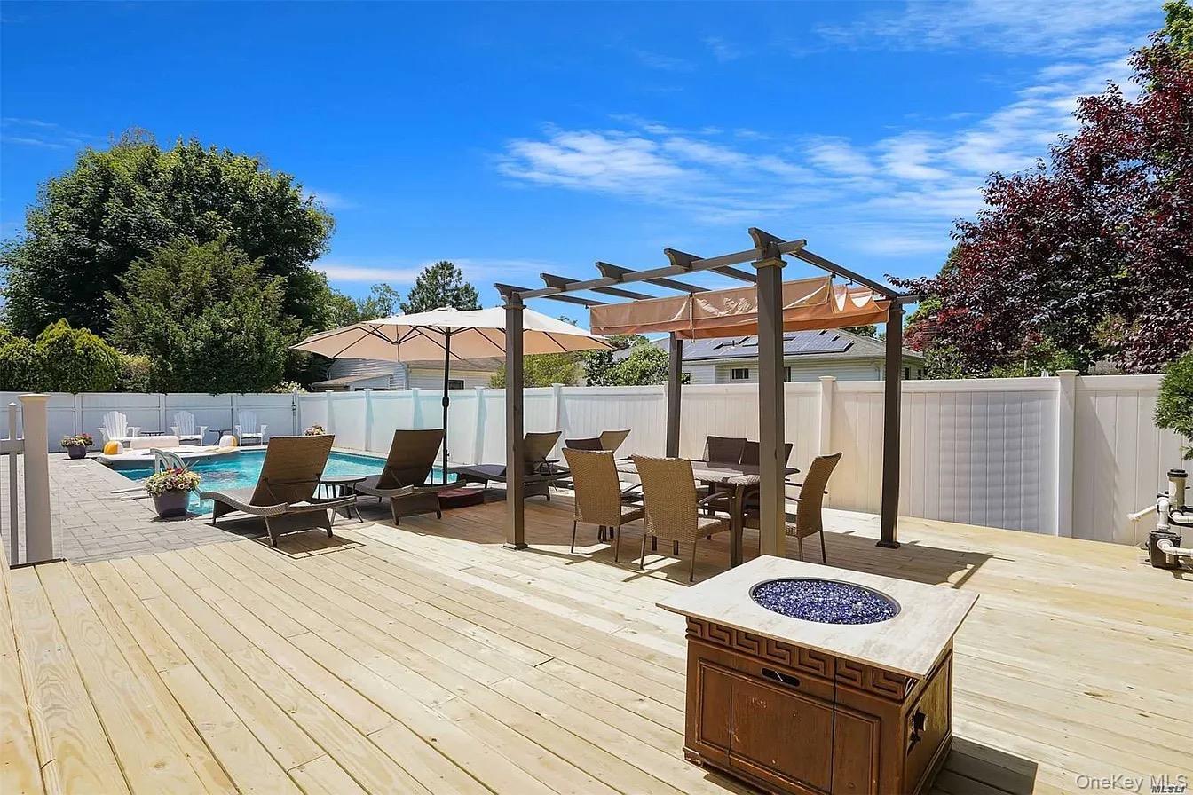 Single Family Hummel  Suffolk County, NY 11741, MLS-964031-28