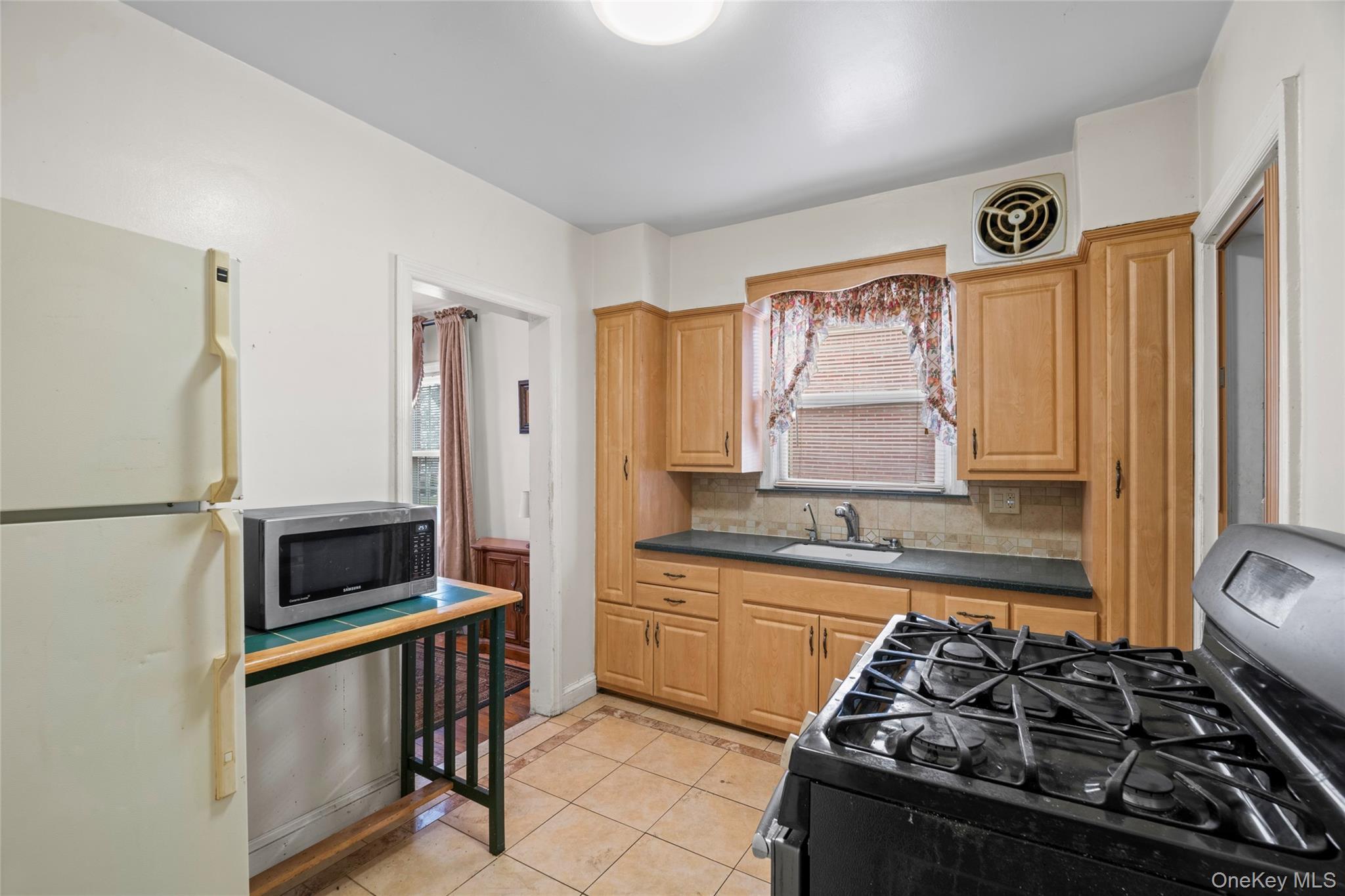 Single Family 231 Street  Queens, NY 11411, MLS-964051-10