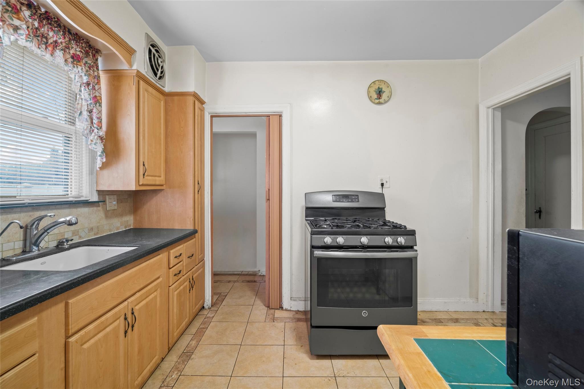 Single Family 231 Street  Queens, NY 11411, MLS-964051-11