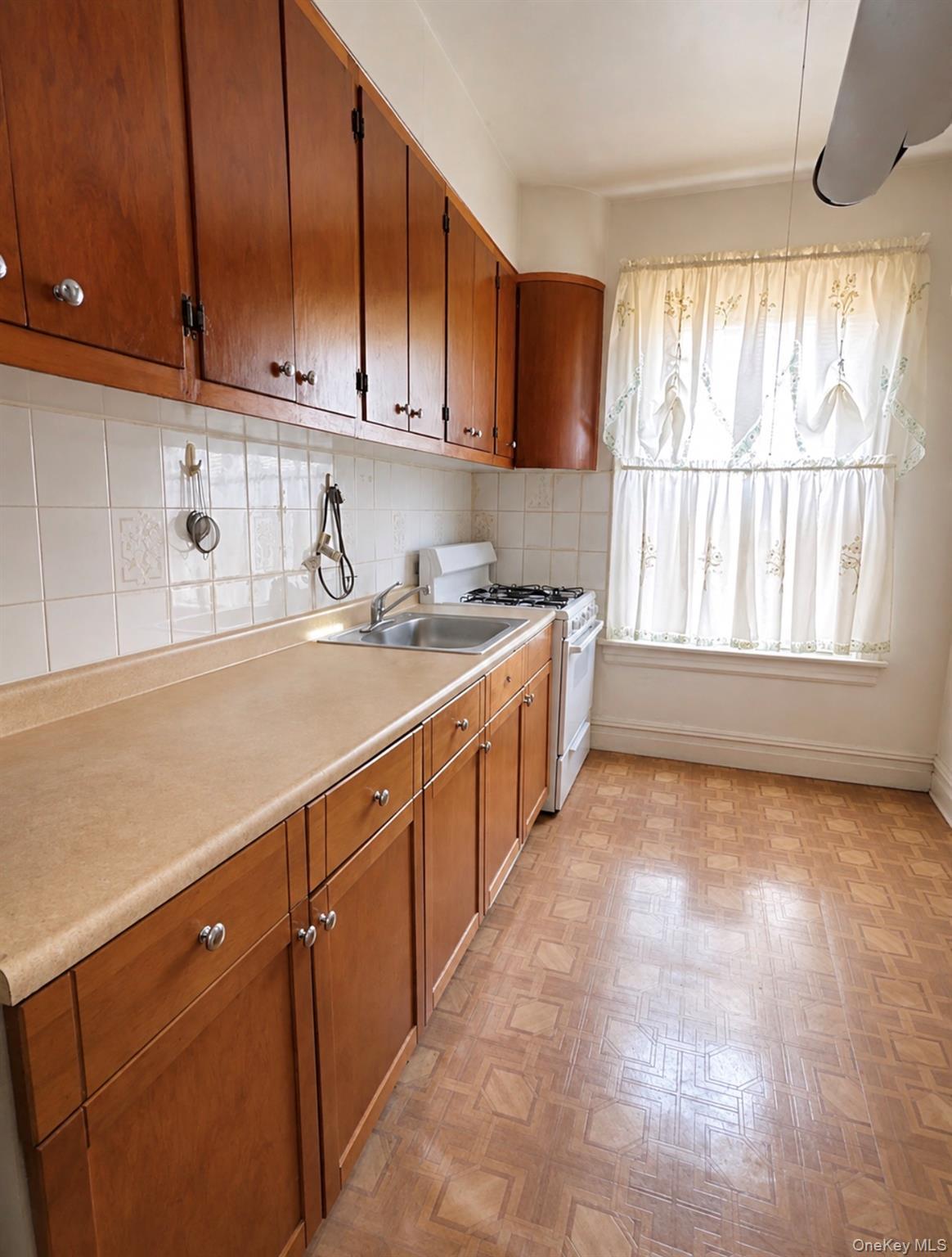 Single Family Noble Avenue Bronx, NY 10472, MLS-964086-8