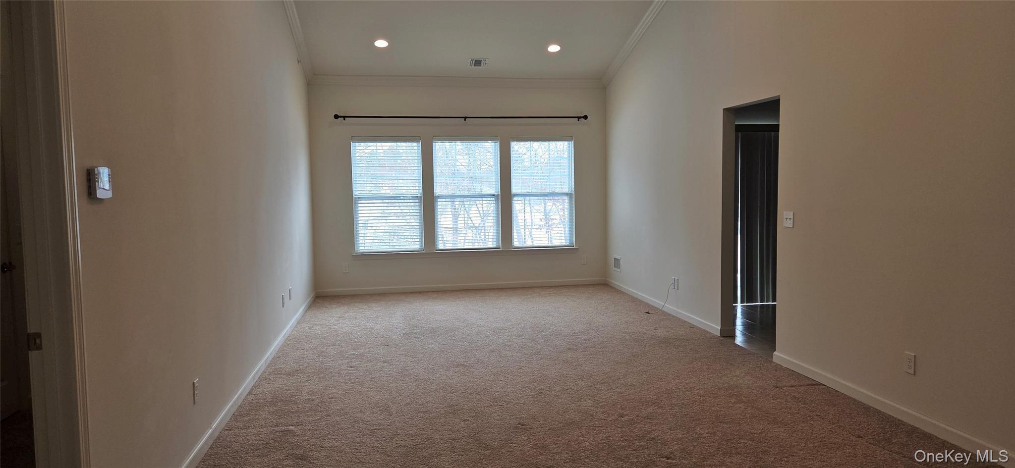 Condo Greentree  Suffolk County, NY 11967, MLS-964099-10