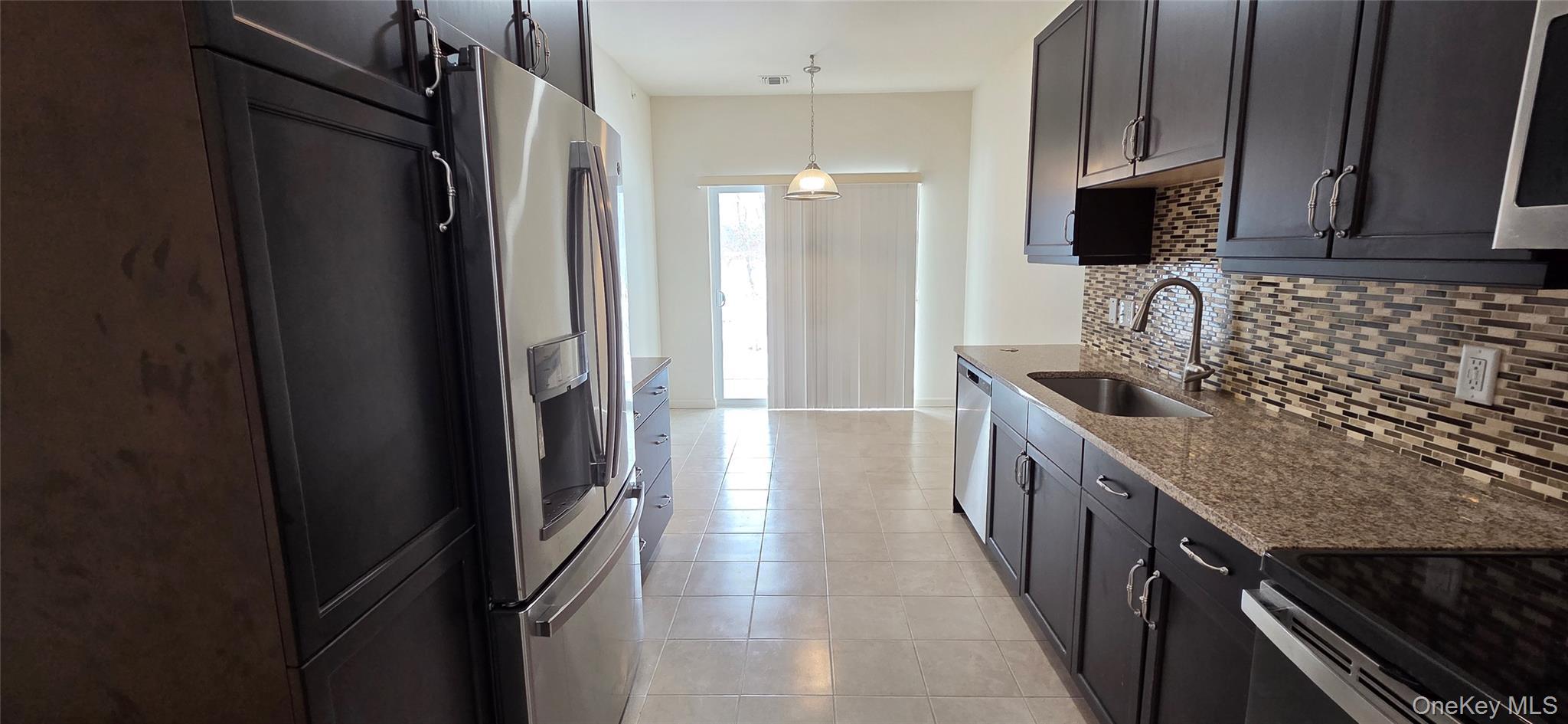 Condo Greentree  Suffolk County, NY 11967, MLS-964099-12