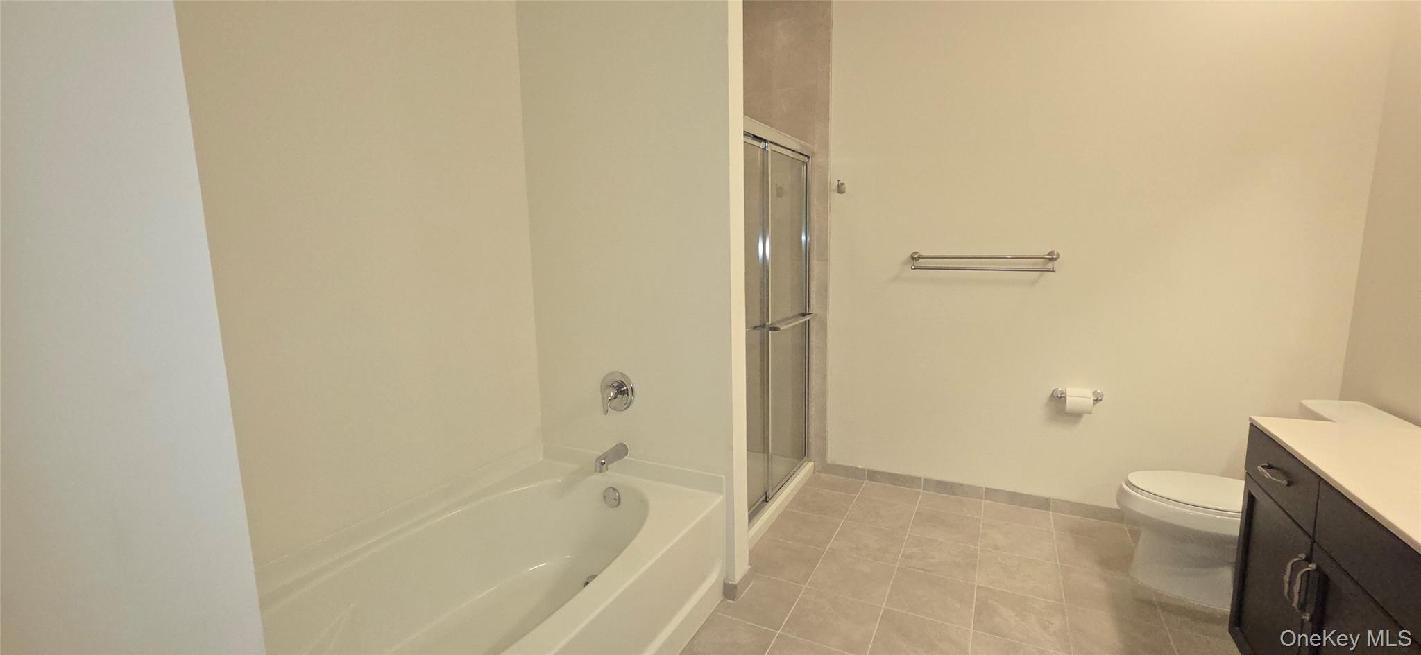 Condo Greentree  Suffolk County, NY 11967, MLS-964099-14