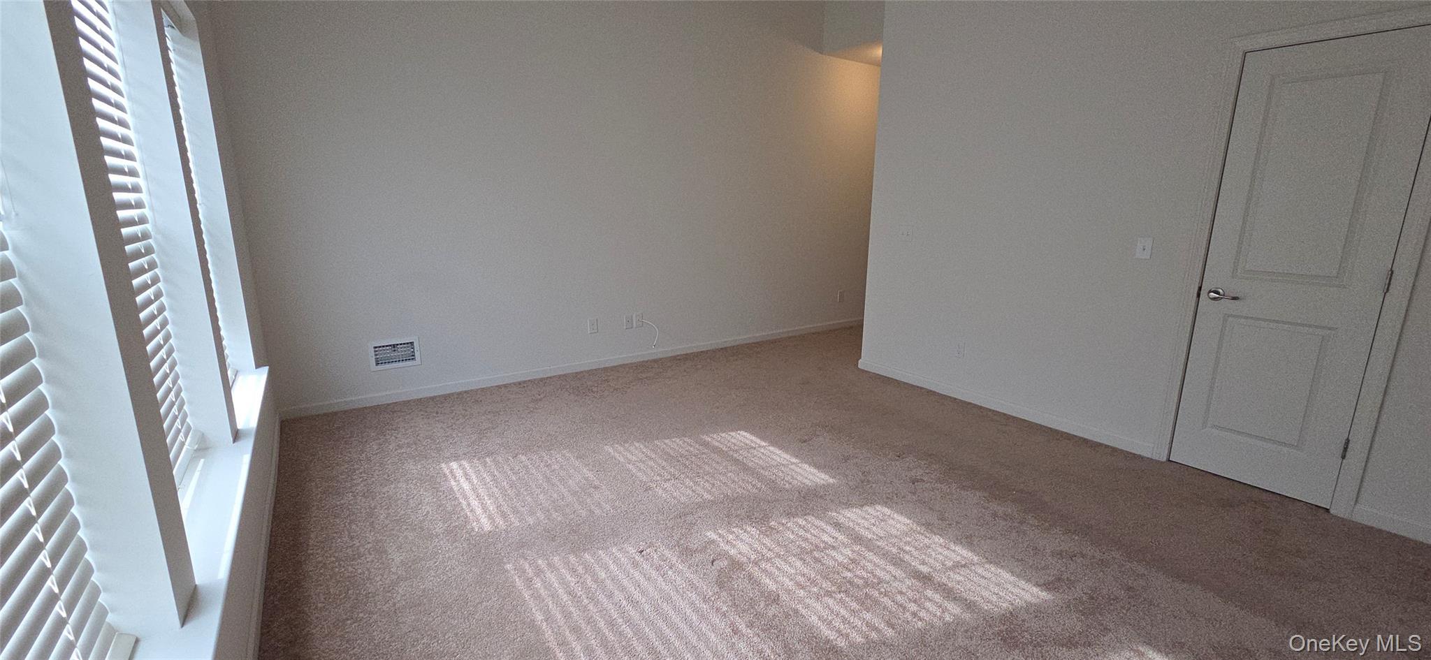 Condo Greentree  Suffolk County, NY 11967, MLS-964099-17