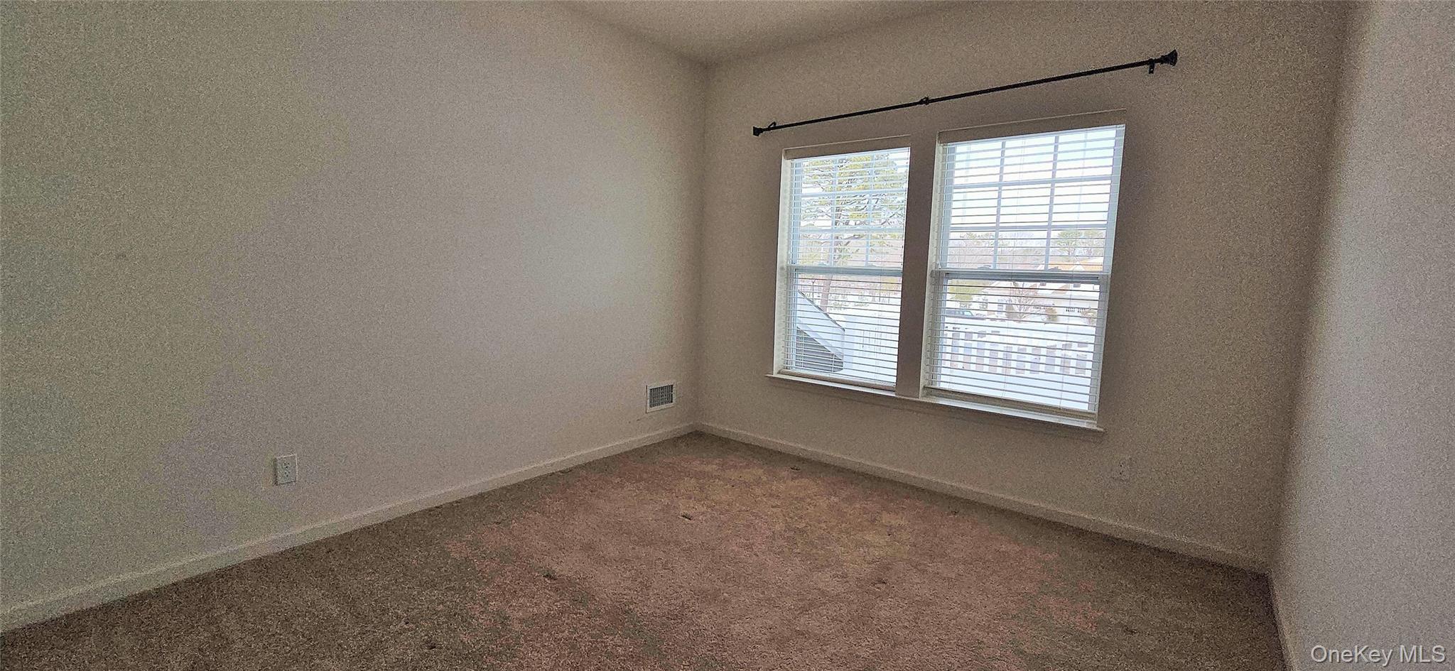 Condo Greentree  Suffolk County, NY 11967, MLS-964099-20