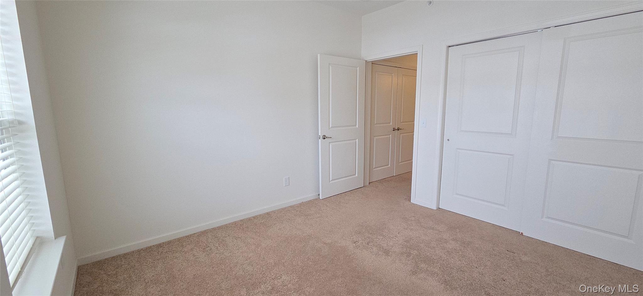 Condo Greentree  Suffolk County, NY 11967, MLS-964099-21