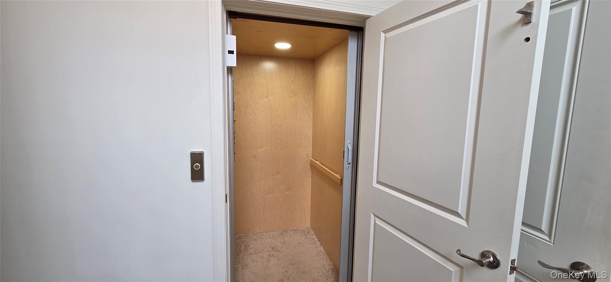 Condo Greentree  Suffolk County, NY 11967, MLS-964099-4