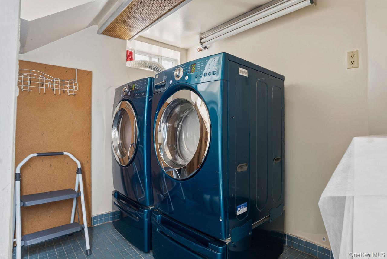 Single Family Hoover  Queens, NY 11435, MLS-964116-13