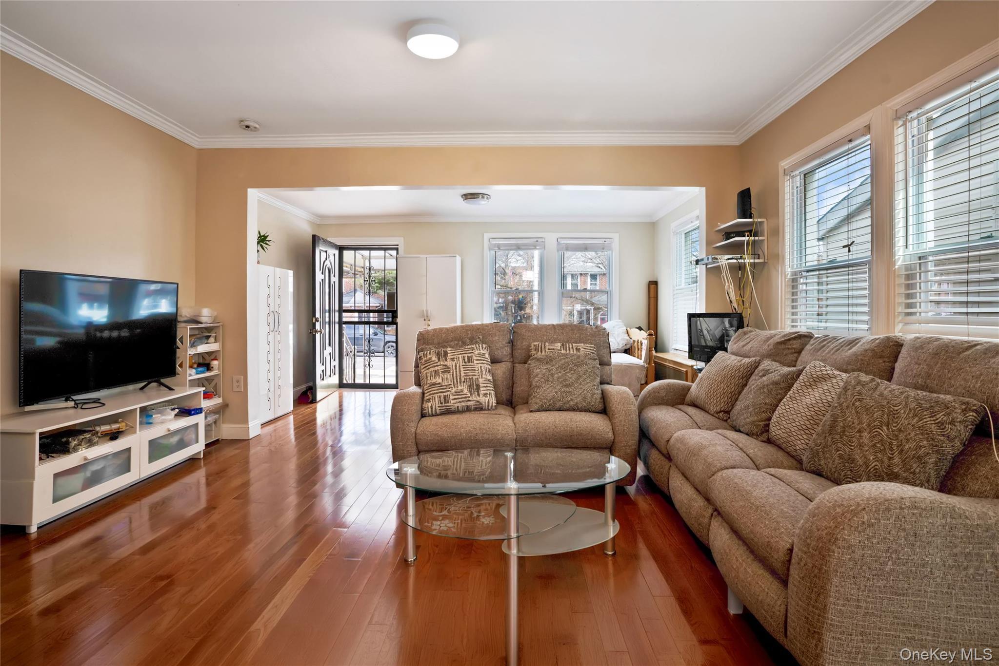 Single Family Hoover  Queens, NY 11435, MLS-964116-3