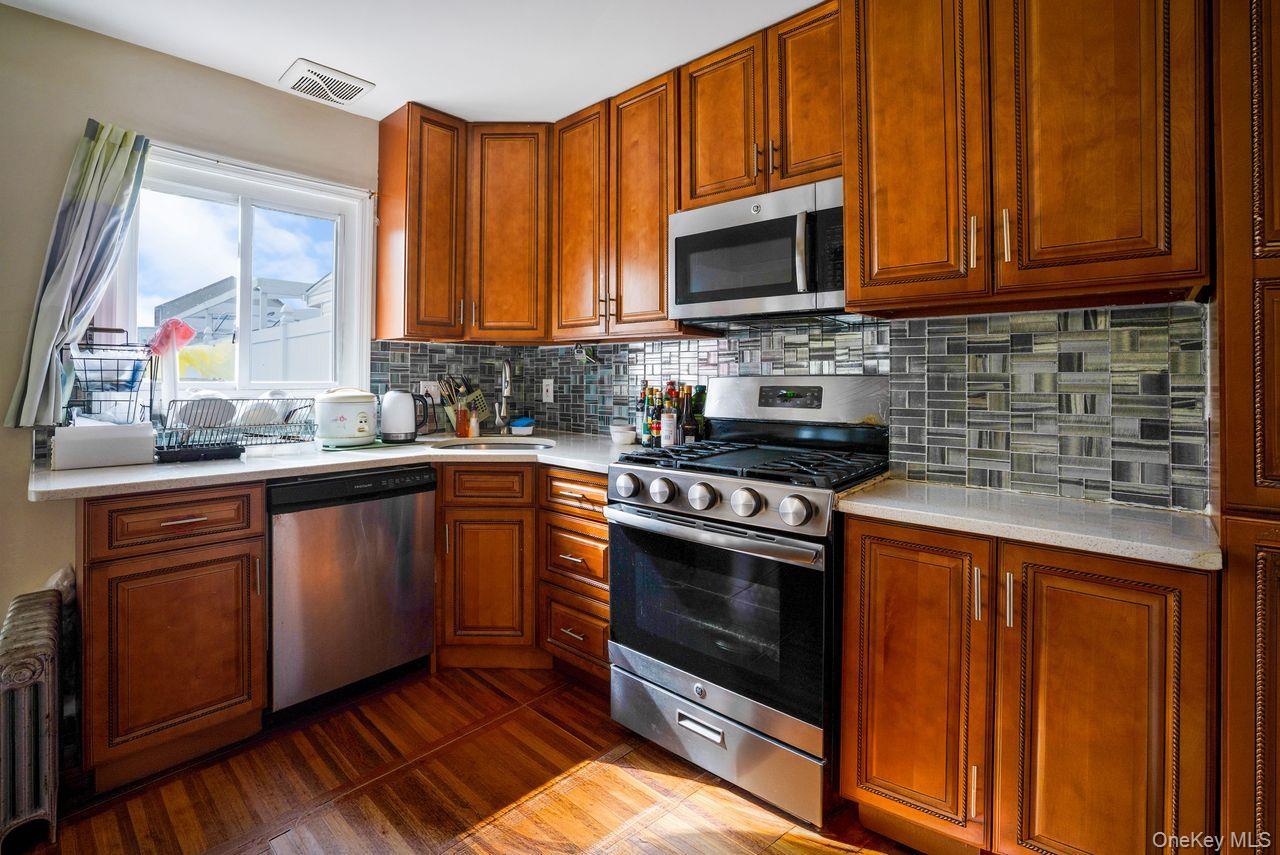 Single Family Hoover  Queens, NY 11435, MLS-964116-6