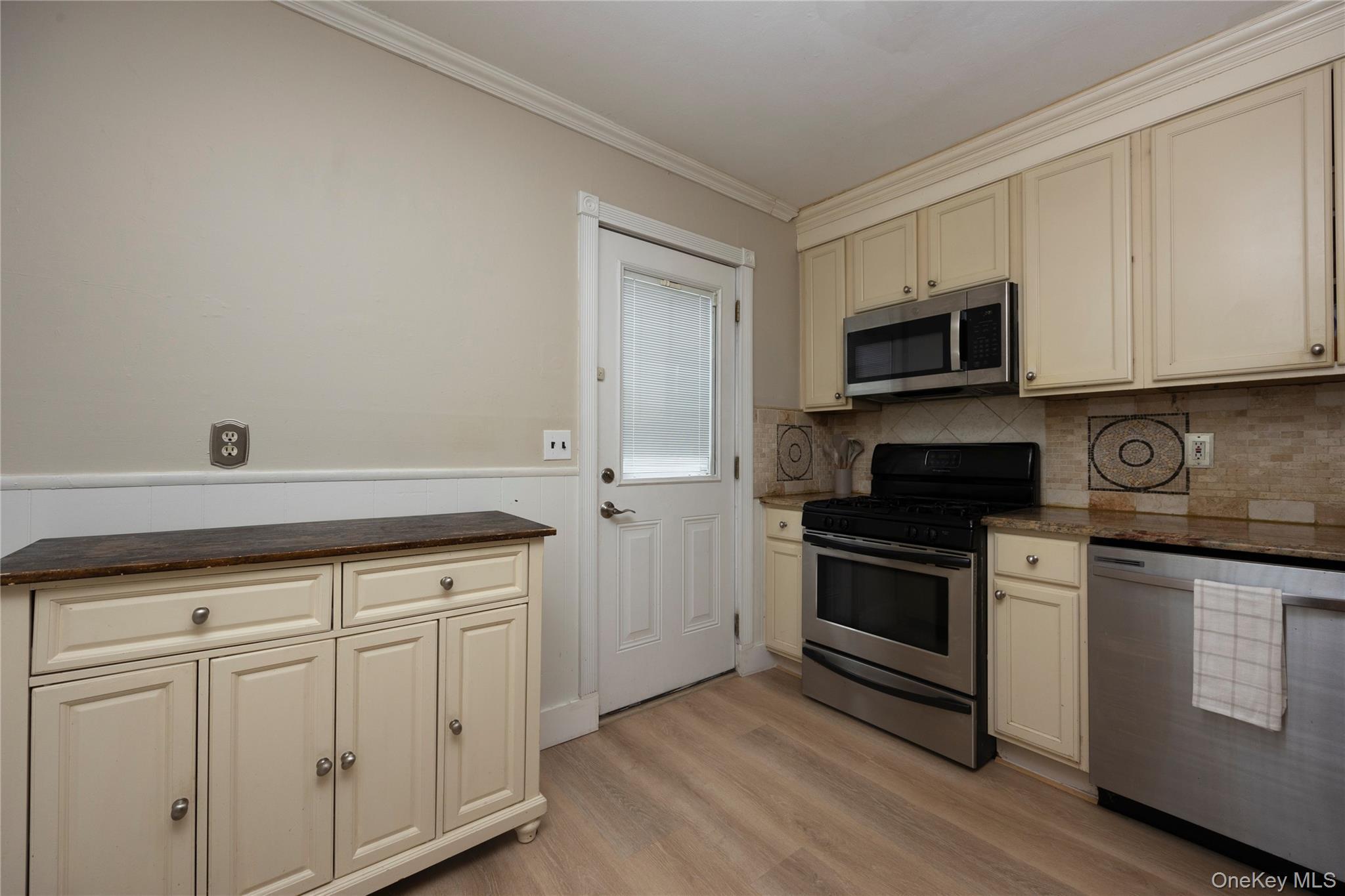 Single Family Renee  Suffolk County, NY 11705, MLS-964164-9