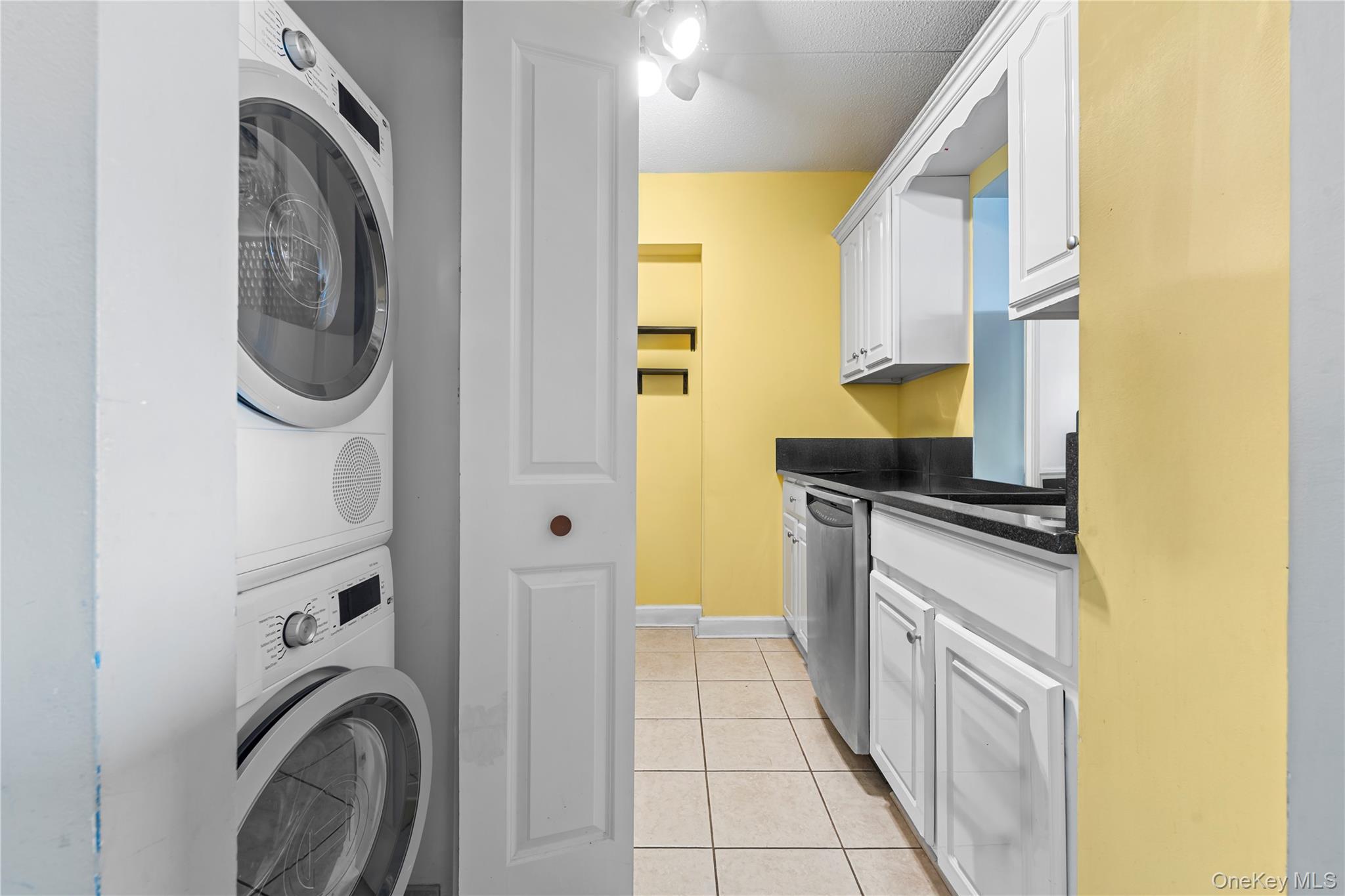 Condo Beach 117th  Queens, NY 11694, MLS-964180-11