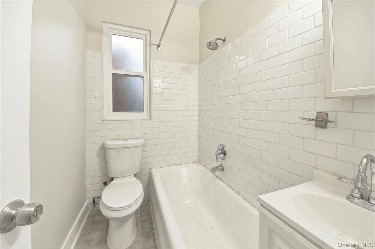 Apartment 232nd  Bronx, NY 10466, MLS-964185-8