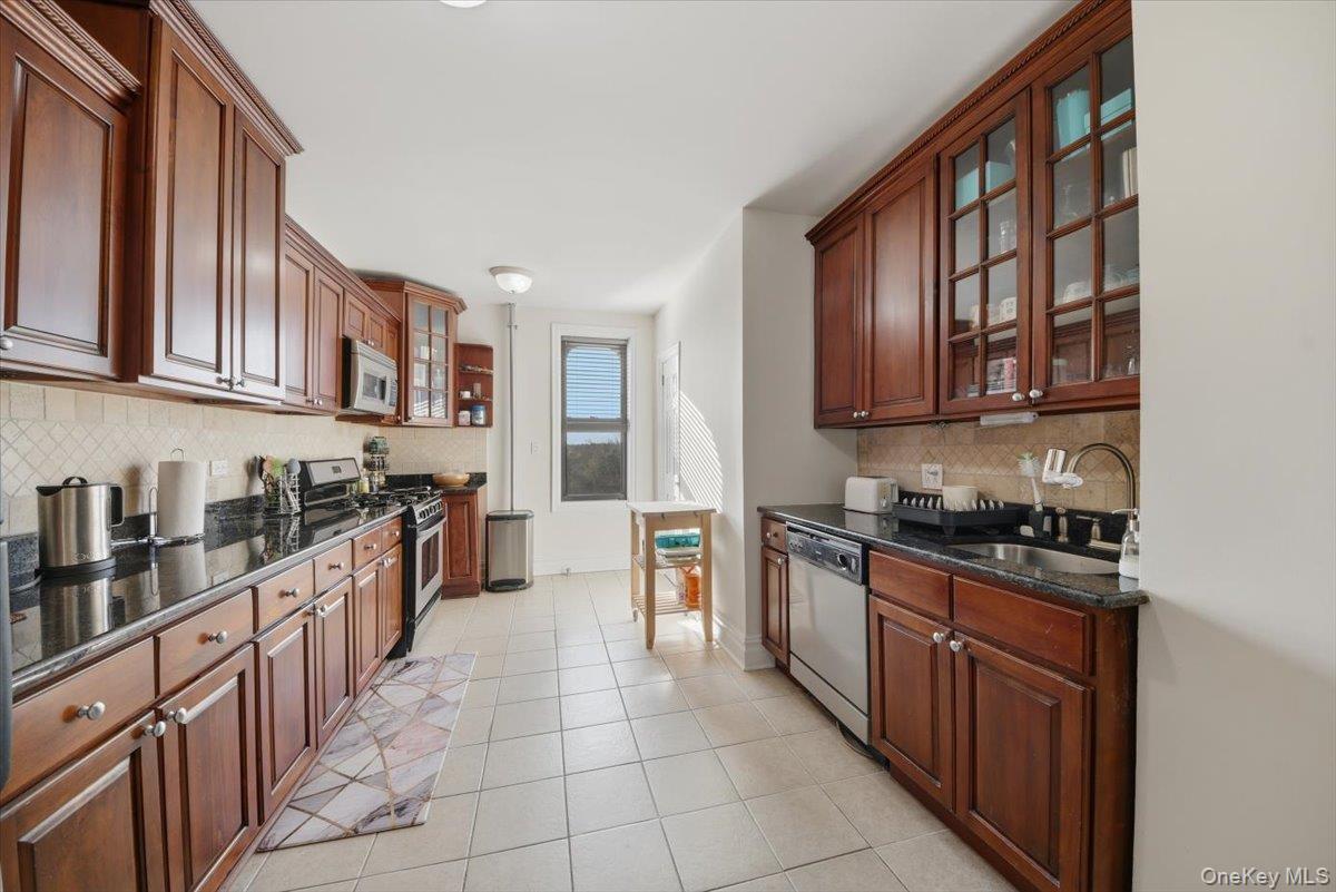 Coop Calton Westchester County, NY 10804, MLS-964204-10