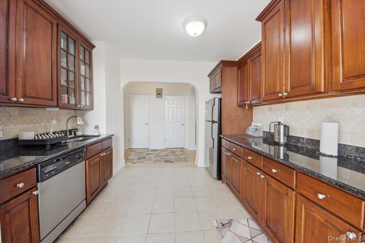 Coop Calton Westchester County, NY 10804, MLS-964204-11