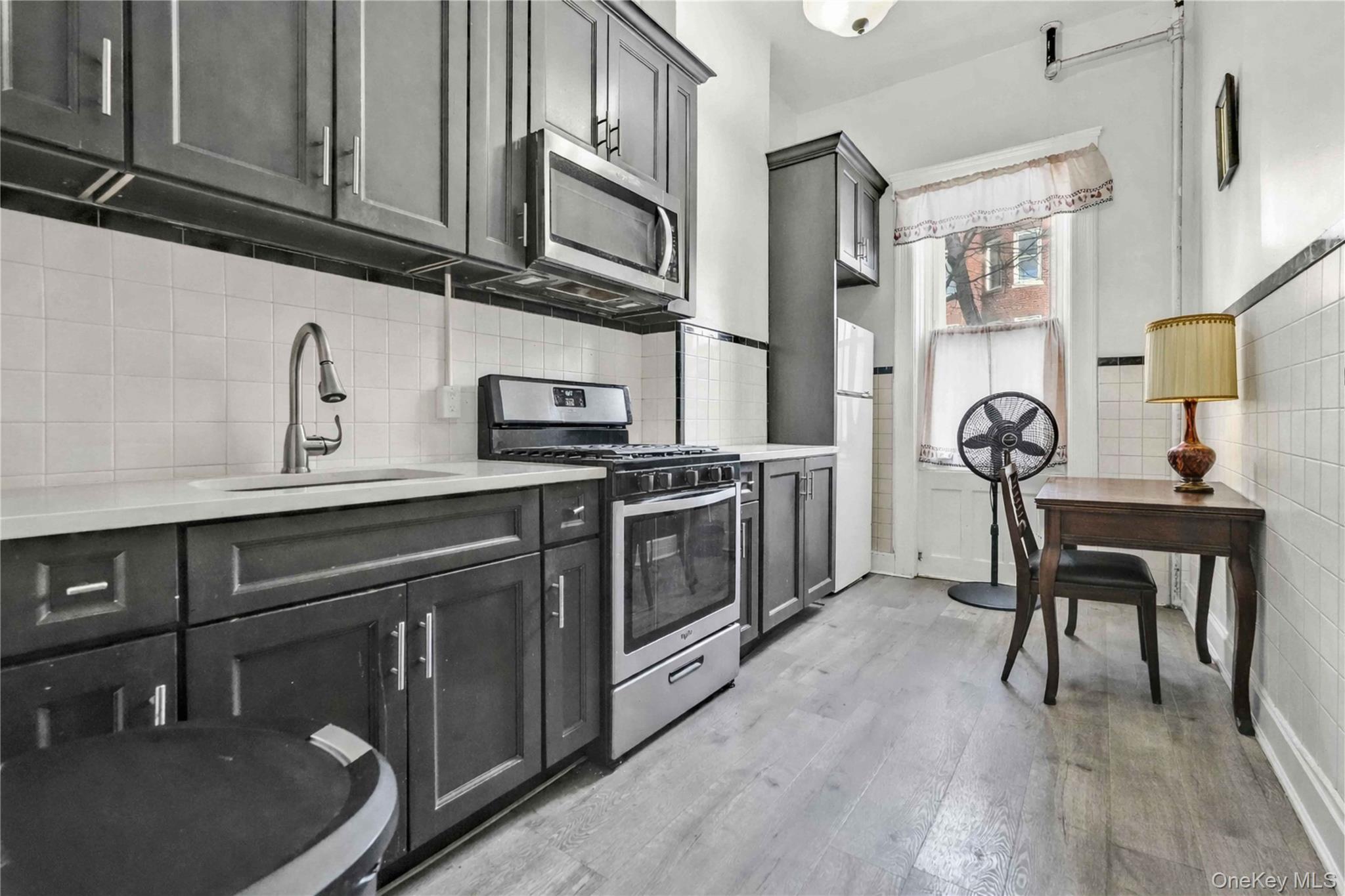 Single Family Putnam Queens, NY 11385, MLS-964322-16