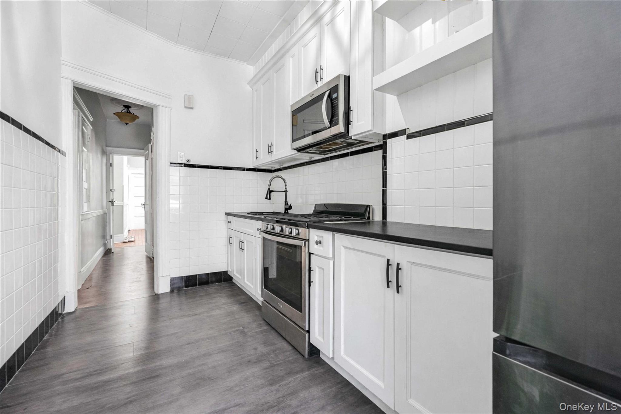 Single Family Putnam Queens, NY 11385, MLS-964322-8