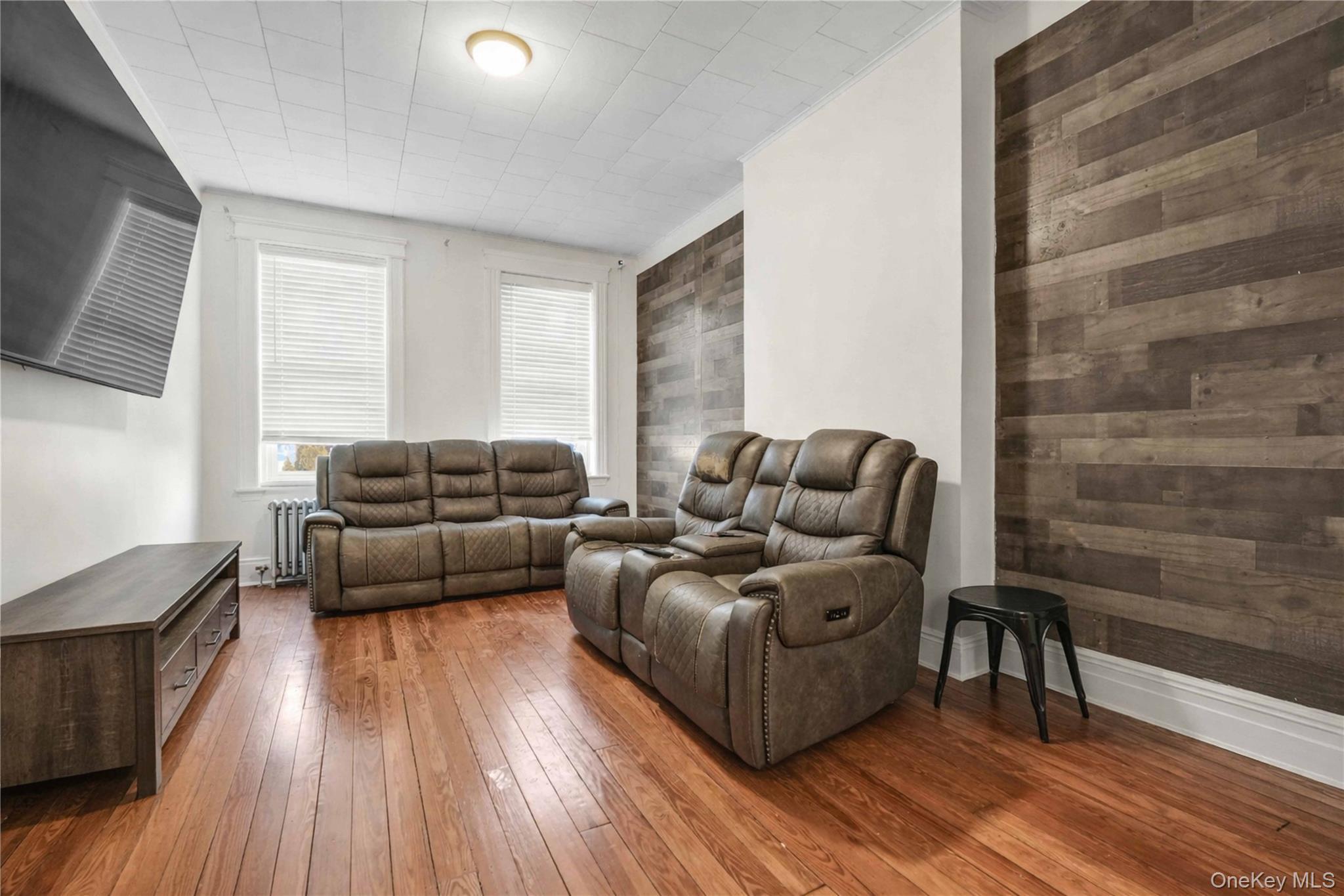 Single Family Putnam Queens, NY 11385, MLS-964322-9