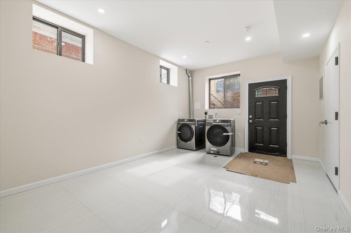 Single Family 27th  Queens, NY 11354, MLS-964333-32