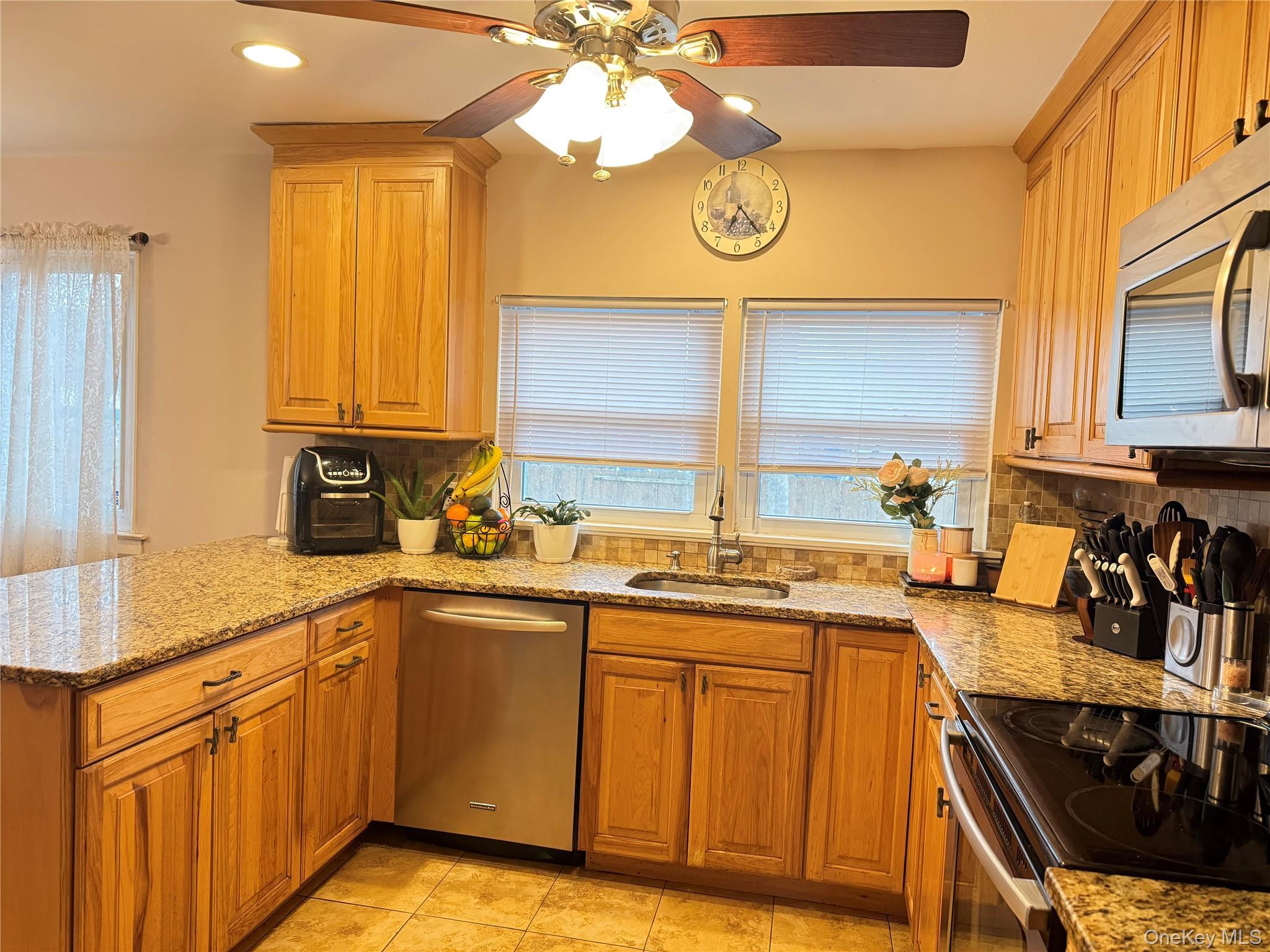 Single Family Southaven  Suffolk County, NY 11950, MLS-964350-10